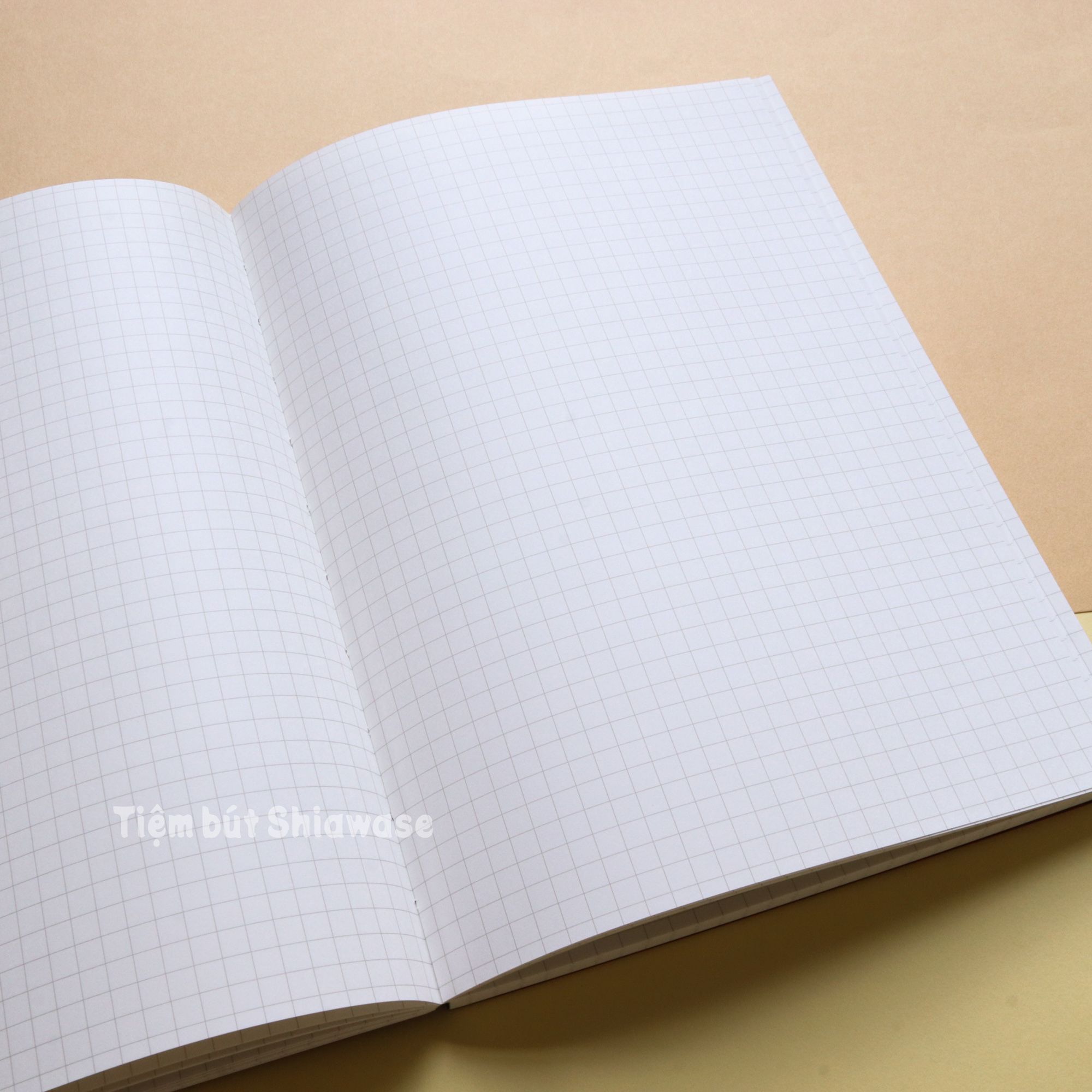 Sổ Apica Premium C.D. Notebook A5 Red - Giấy Trắng - Kẻ Ô Vuông