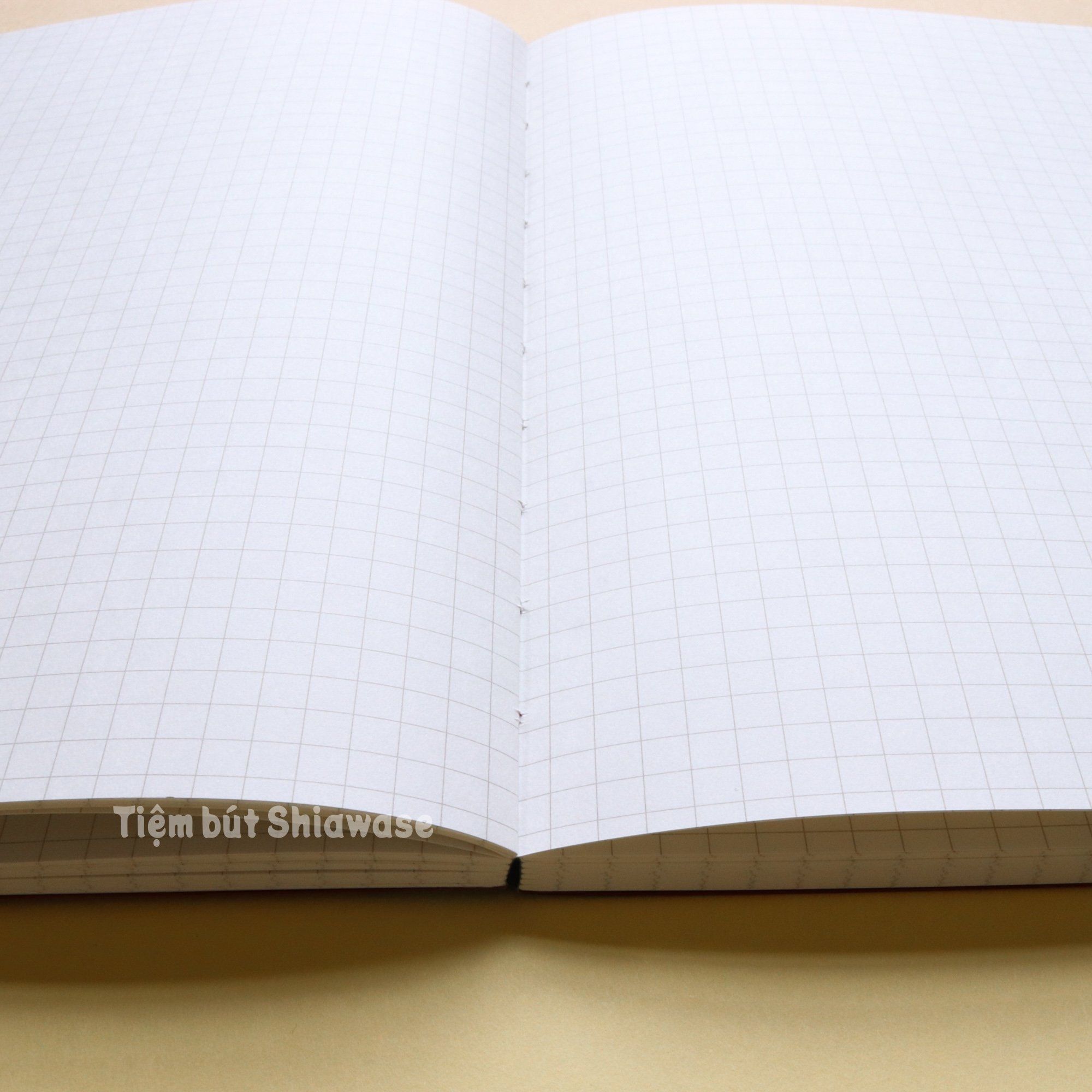 Sổ Apica Premium C.D. Notebook A5 Red - Giấy Trắng - Kẻ Ô Vuông
