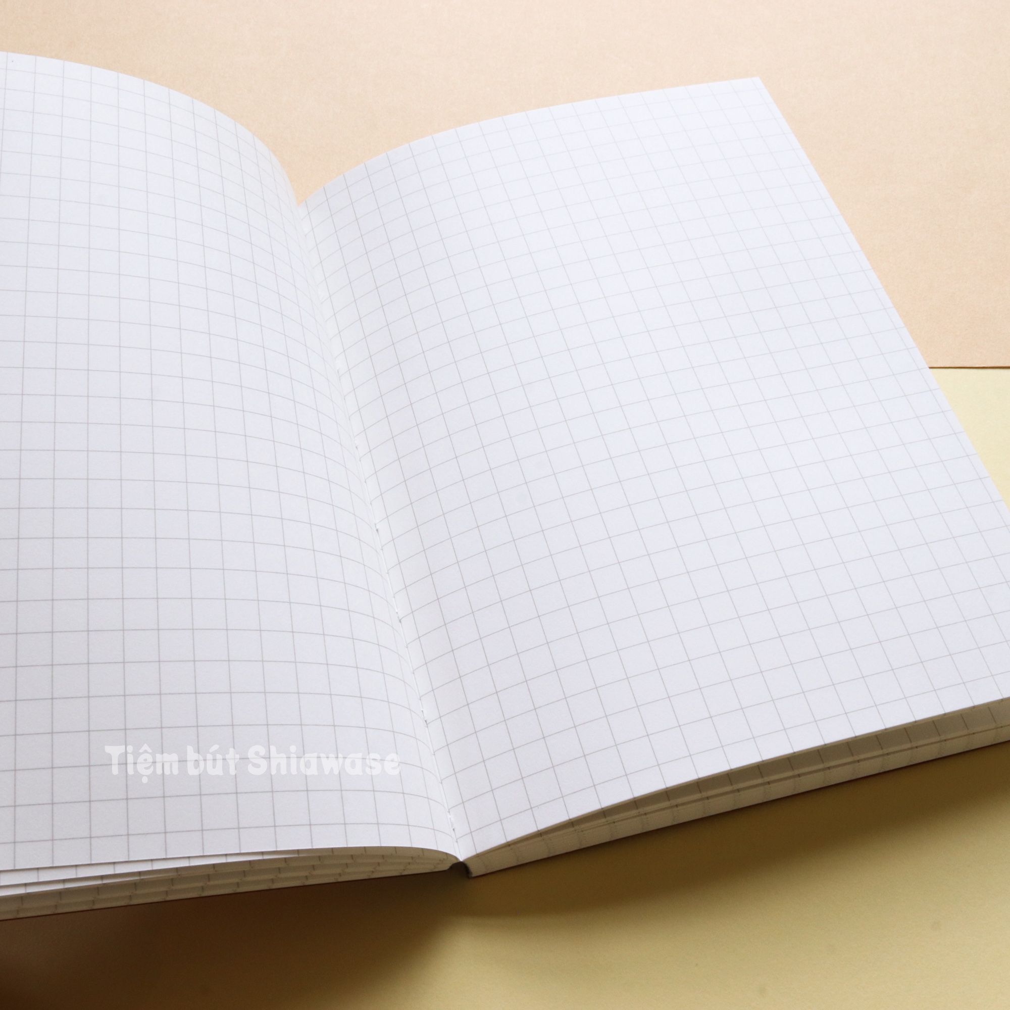 Sổ Apica Premium C.D. Notebook A6 Red - Giấy Trắng - Kẻ Ô Vuông