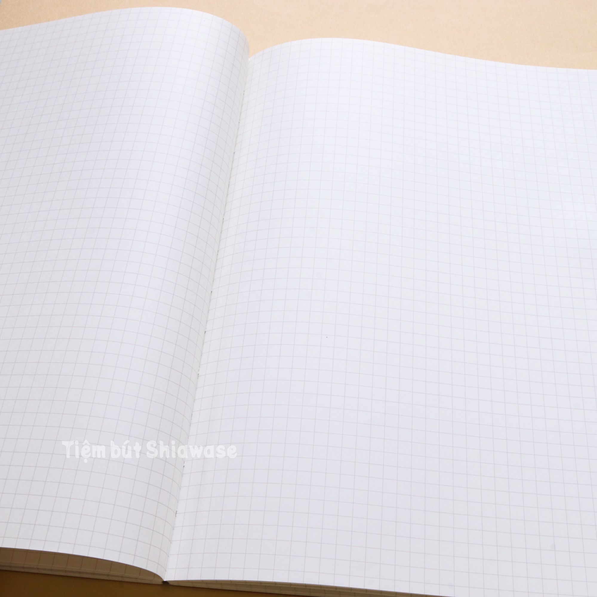 Sổ Apica Premium C.D. Notebook B5 Red - Giấy Trắng - Kẻ Ô Vuông