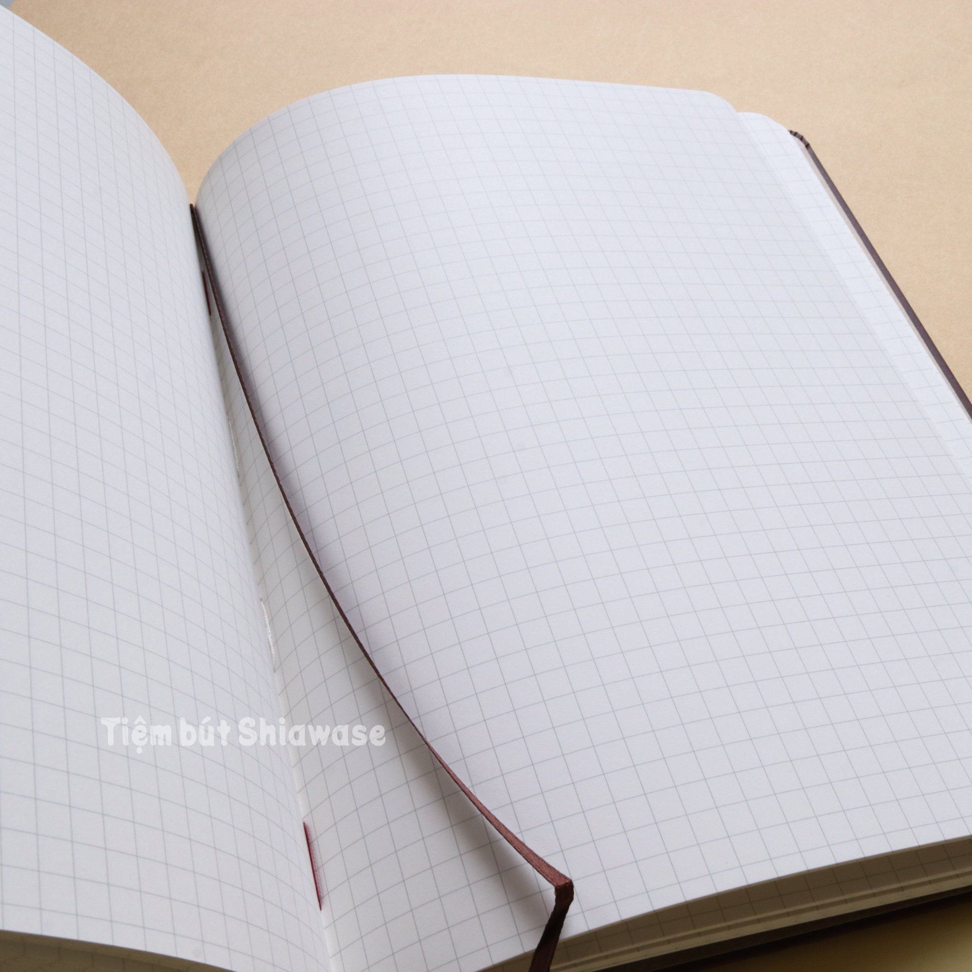 Sổ Apica Premium C.D. Notebook A5 Bìa Da - Red - Giấy Trắng - Kẻ Ô Vuông