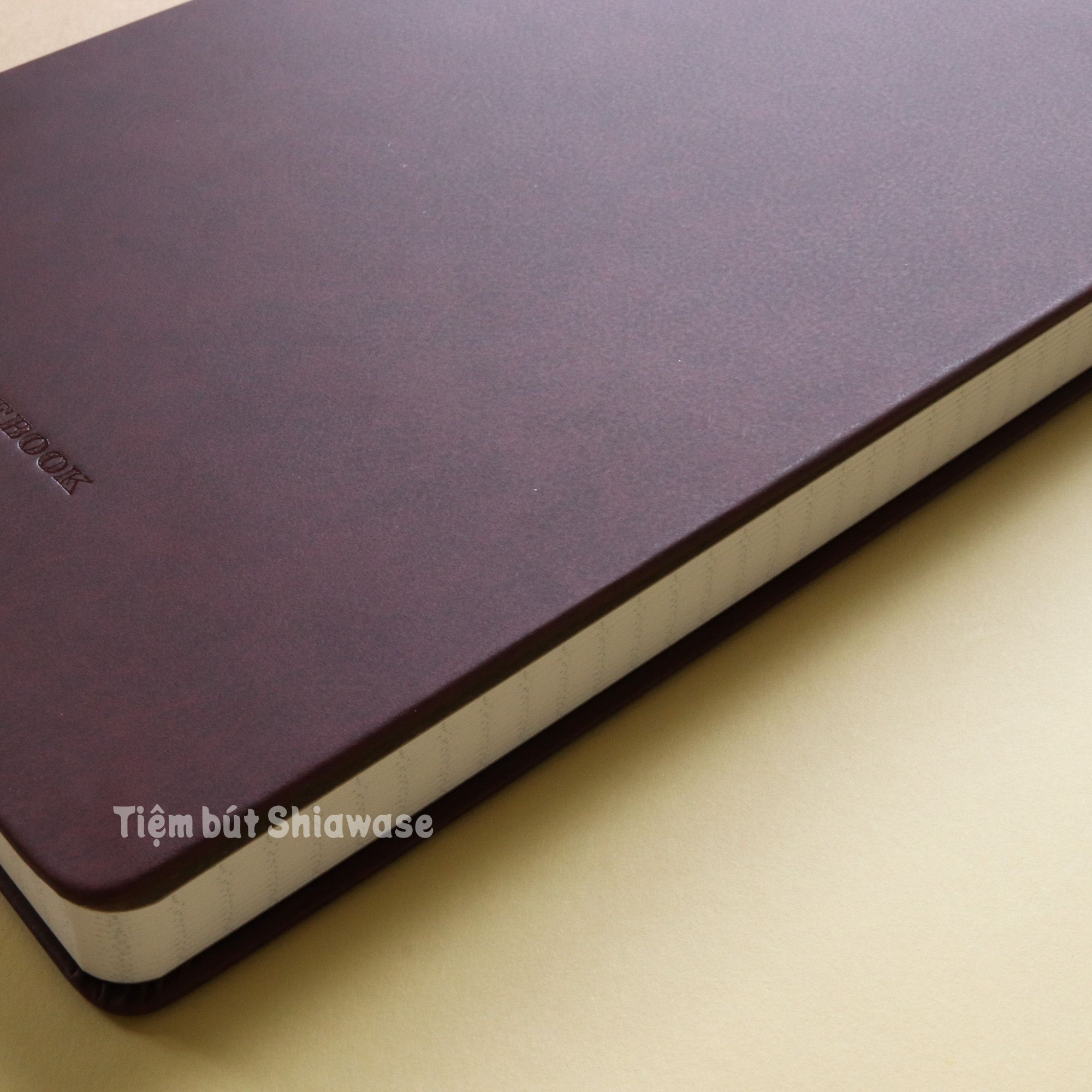 Sổ Apica Premium C.D. Notebook A5 Bìa Da - Red - Giấy Trắng - Kẻ Ô Vuông
