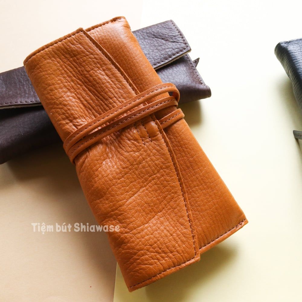 Bao Da Đựng Bút Pilot Pensemble - Roll Case - 3 Bút + 1 Ngăn Khóa Kéo