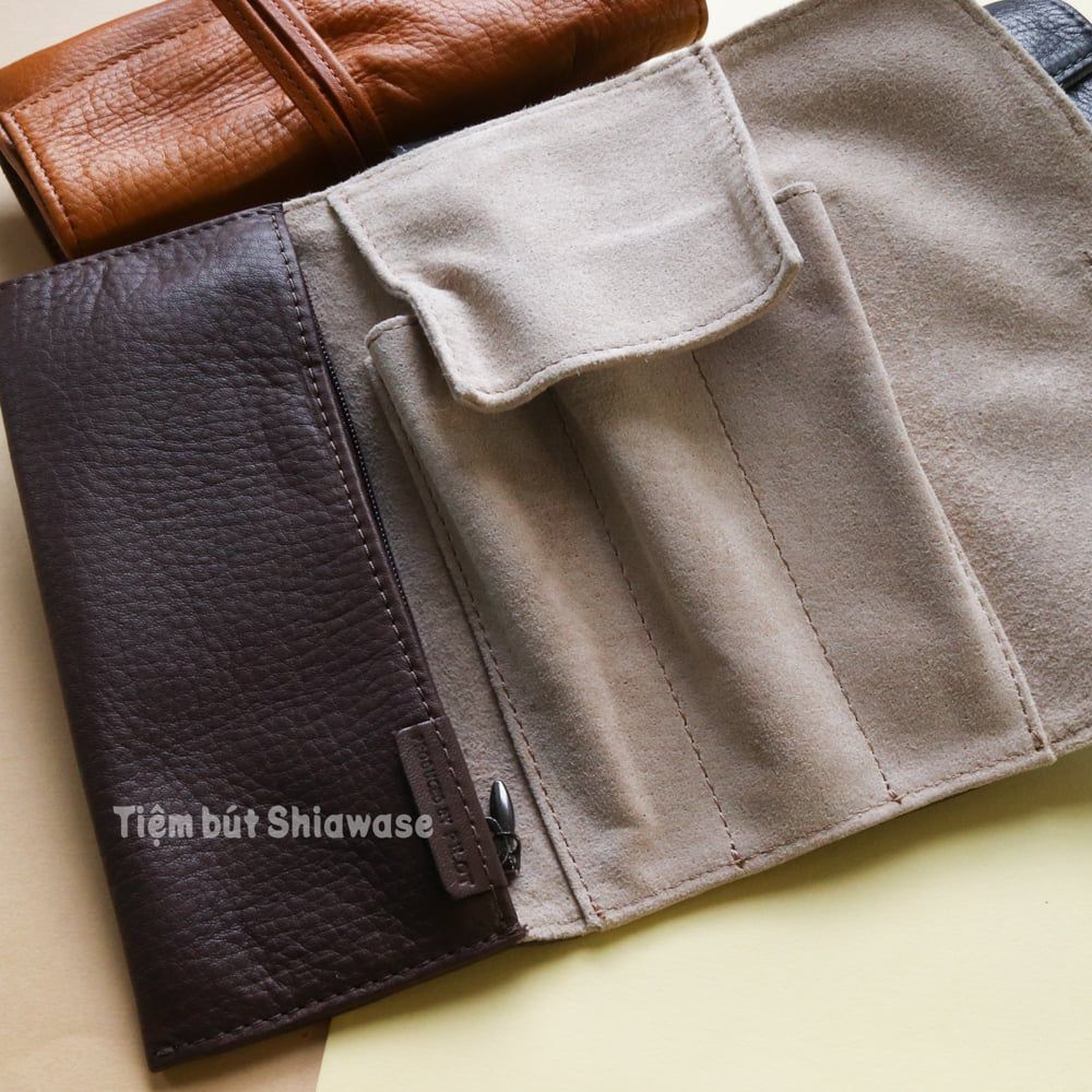 Bao Da Đựng Bút Pilot Pensemble - Roll Case - 3 Bút + 1 Ngăn Khóa Kéo