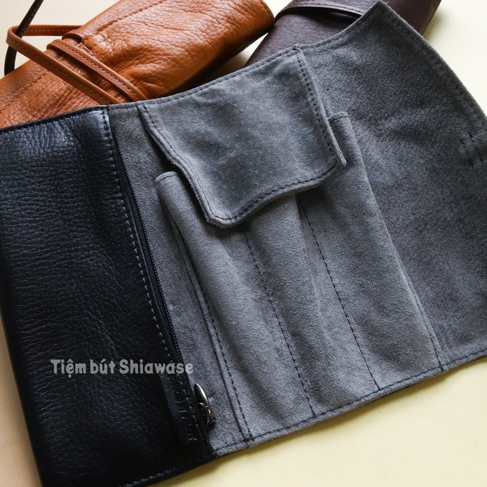 Bao Da Đựng Bút Pilot Pensemble - Roll Case - 3 Bút + 1 Ngăn Khóa Kéo