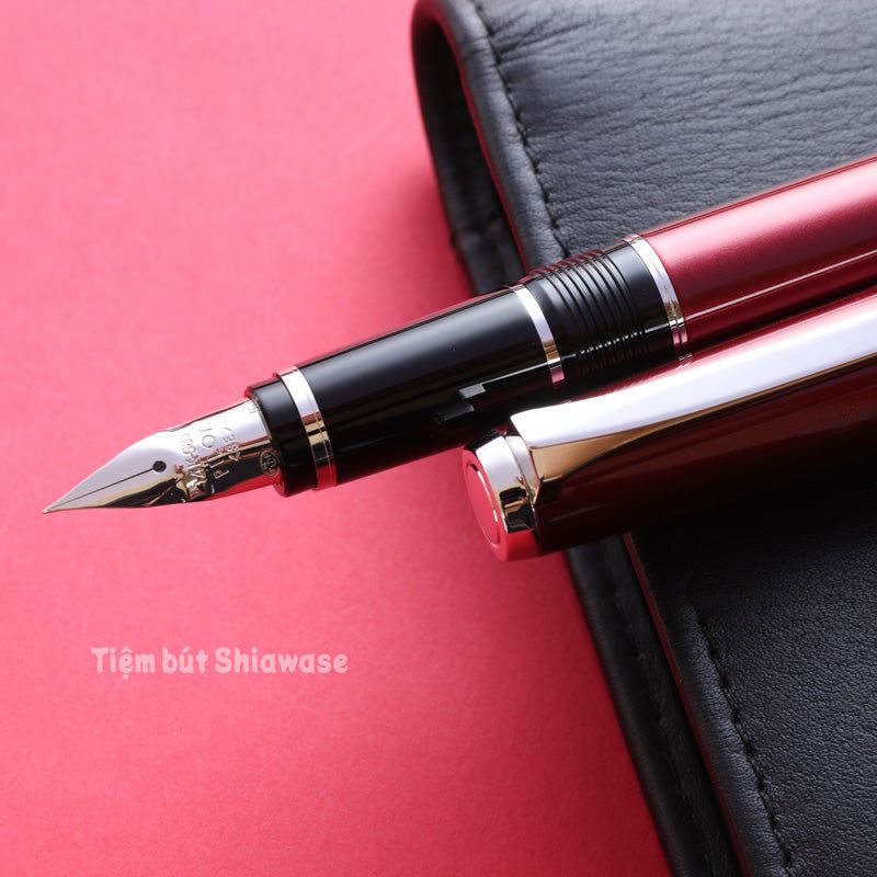 Bút Máy Pilot Elabo Ngòi Soft - Red - Đen (Bản Metal)
