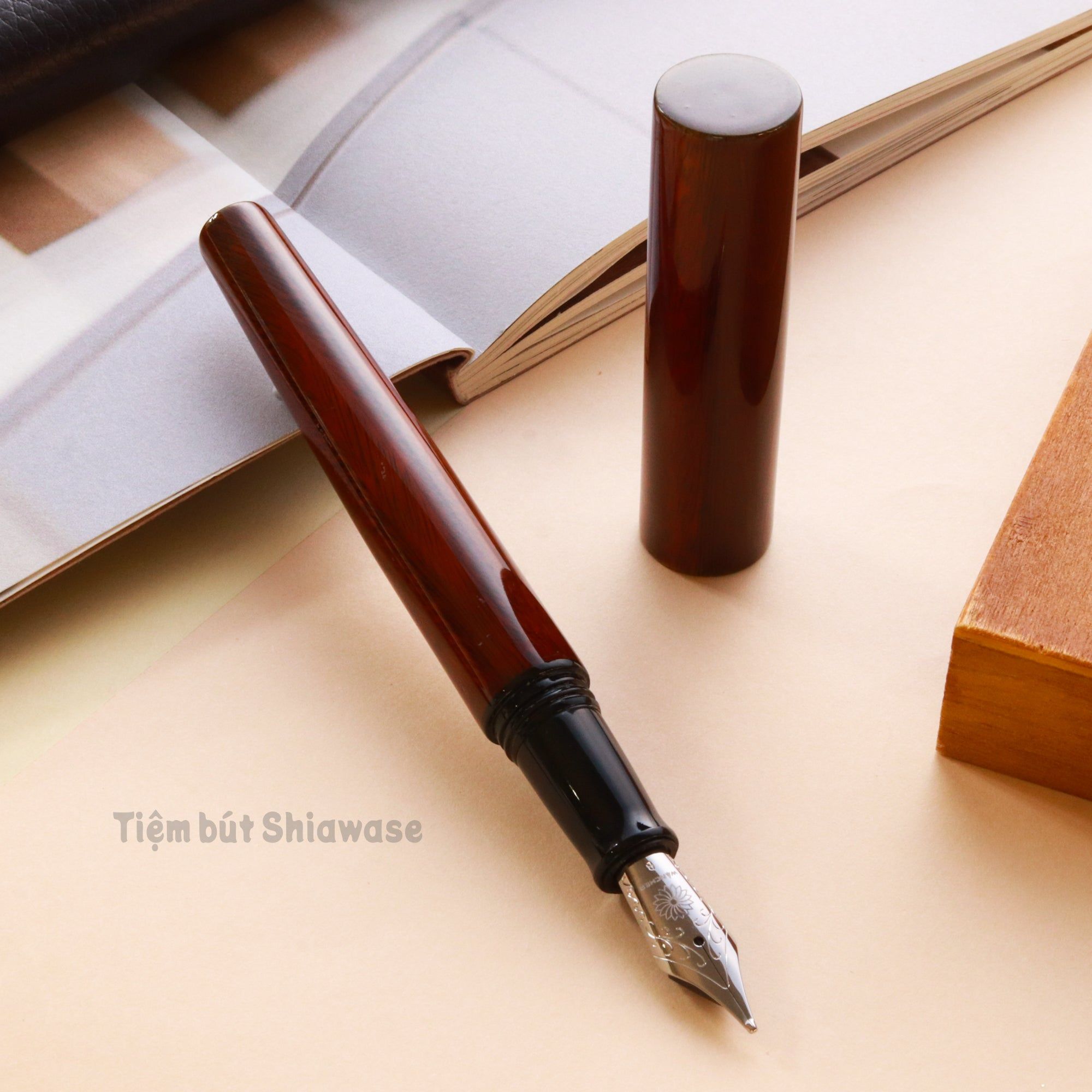 Bút Máy Wancher Sekai Aizu Urushi - Verawood - Gỗ Phủ Sơn Mài Trong Suốt
