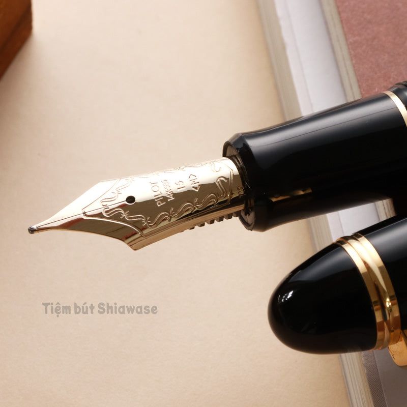 Bút Máy Pilot Custom 743 - Black - Đen