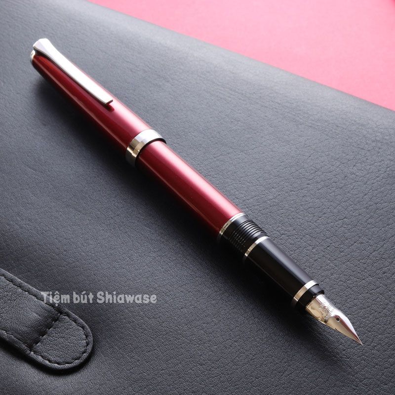 Bút Máy Pilot Elabo Ngòi Soft - Red - Đen (Bản Metal)