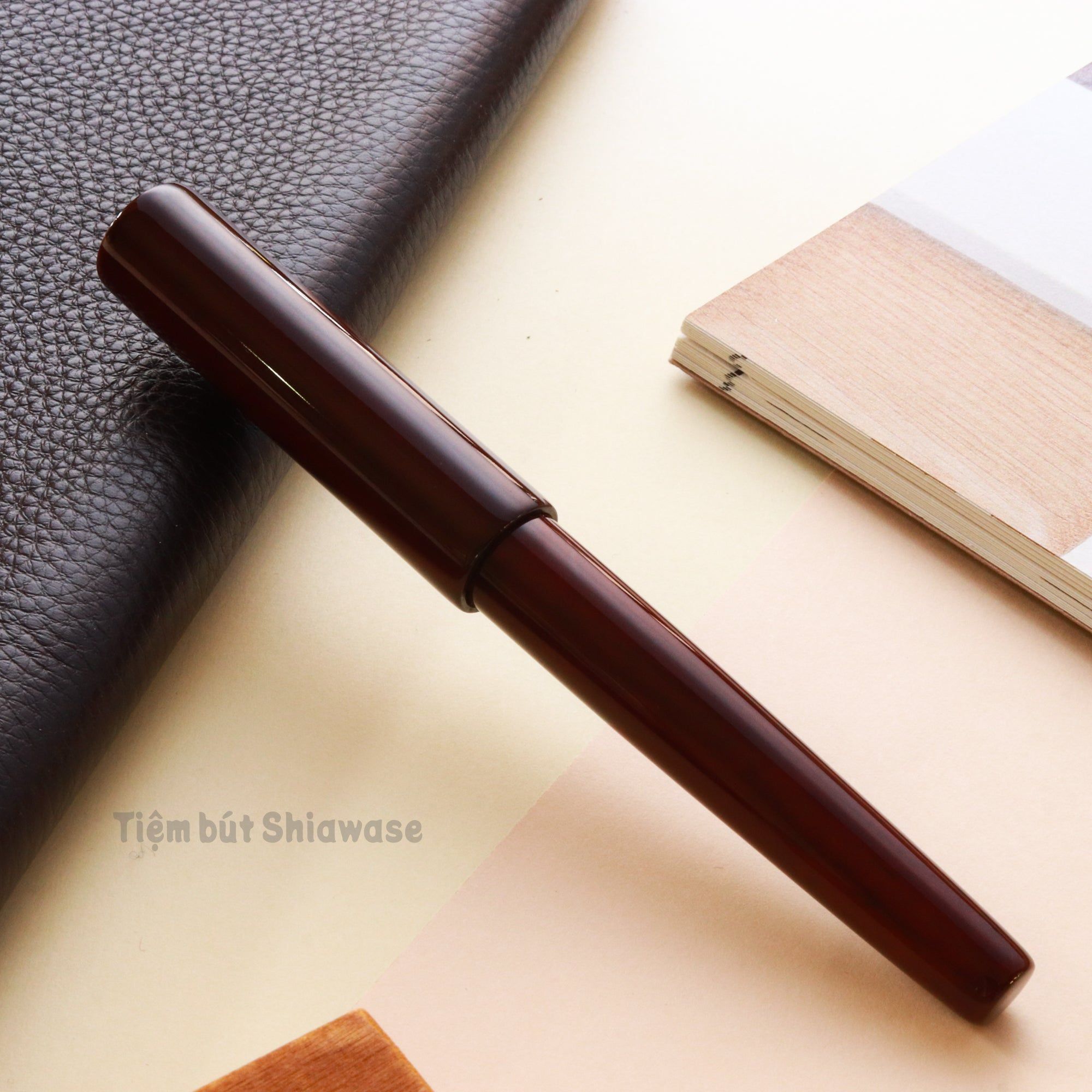 Bút Máy Wancher Sekai Aizu Urushi - Sandalwood - Gỗ Phủ Sơn Mài Trong Suốt