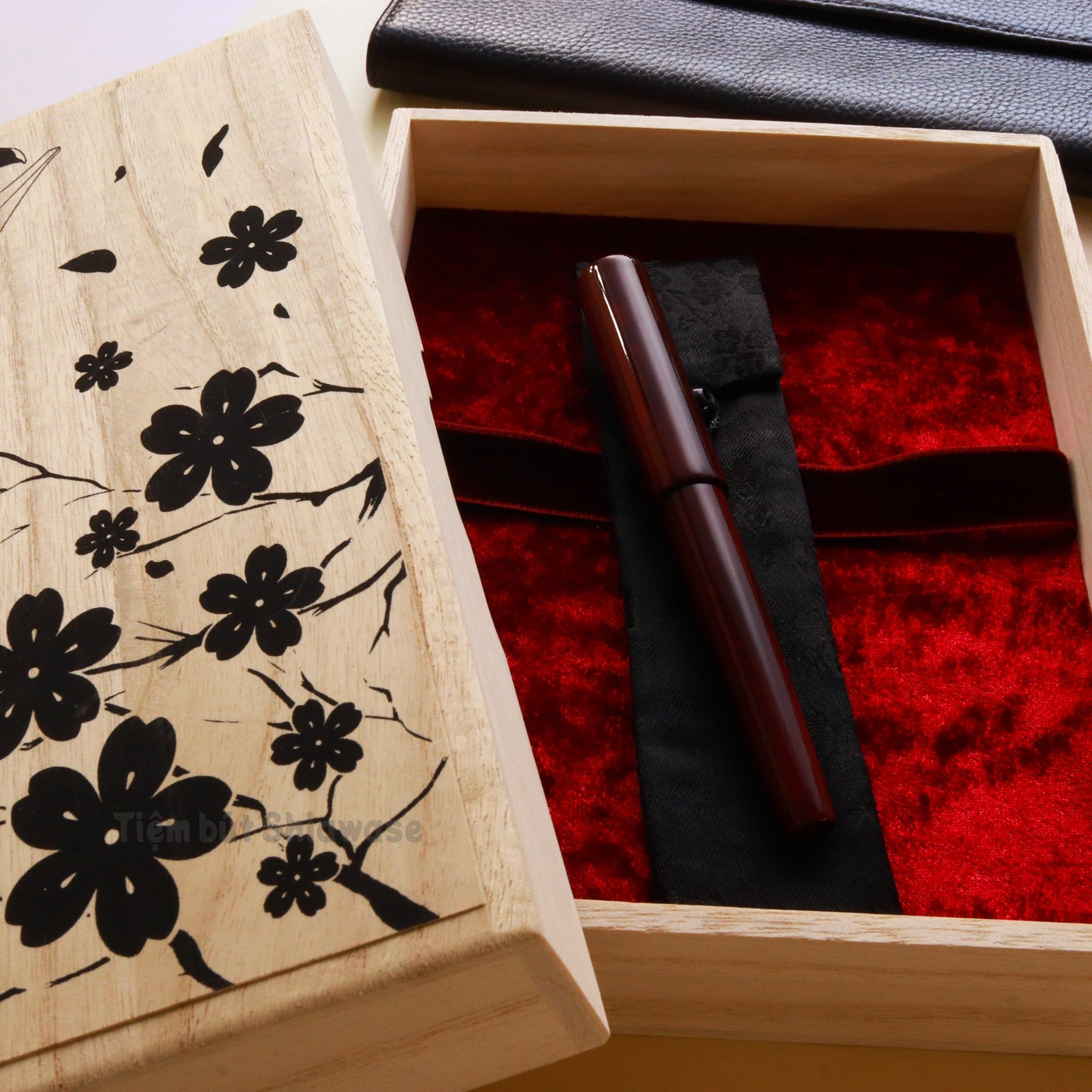 Bút Máy Wancher Sekai Aizu Urushi - Sandalwood - Gỗ Phủ Sơn Mài Trong Suốt