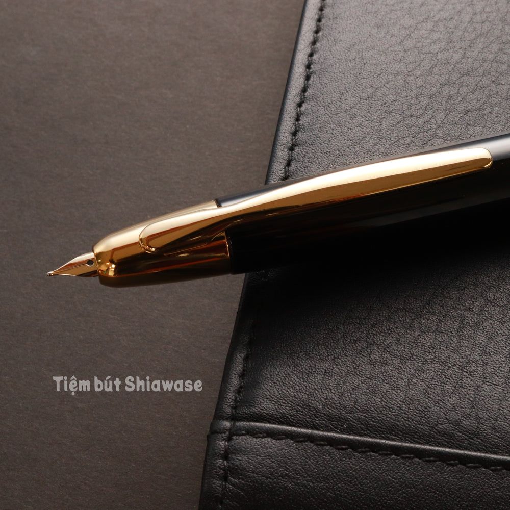 Bút Máy Pilot Capless Vanishing Point Gold Trims - Black - Đen