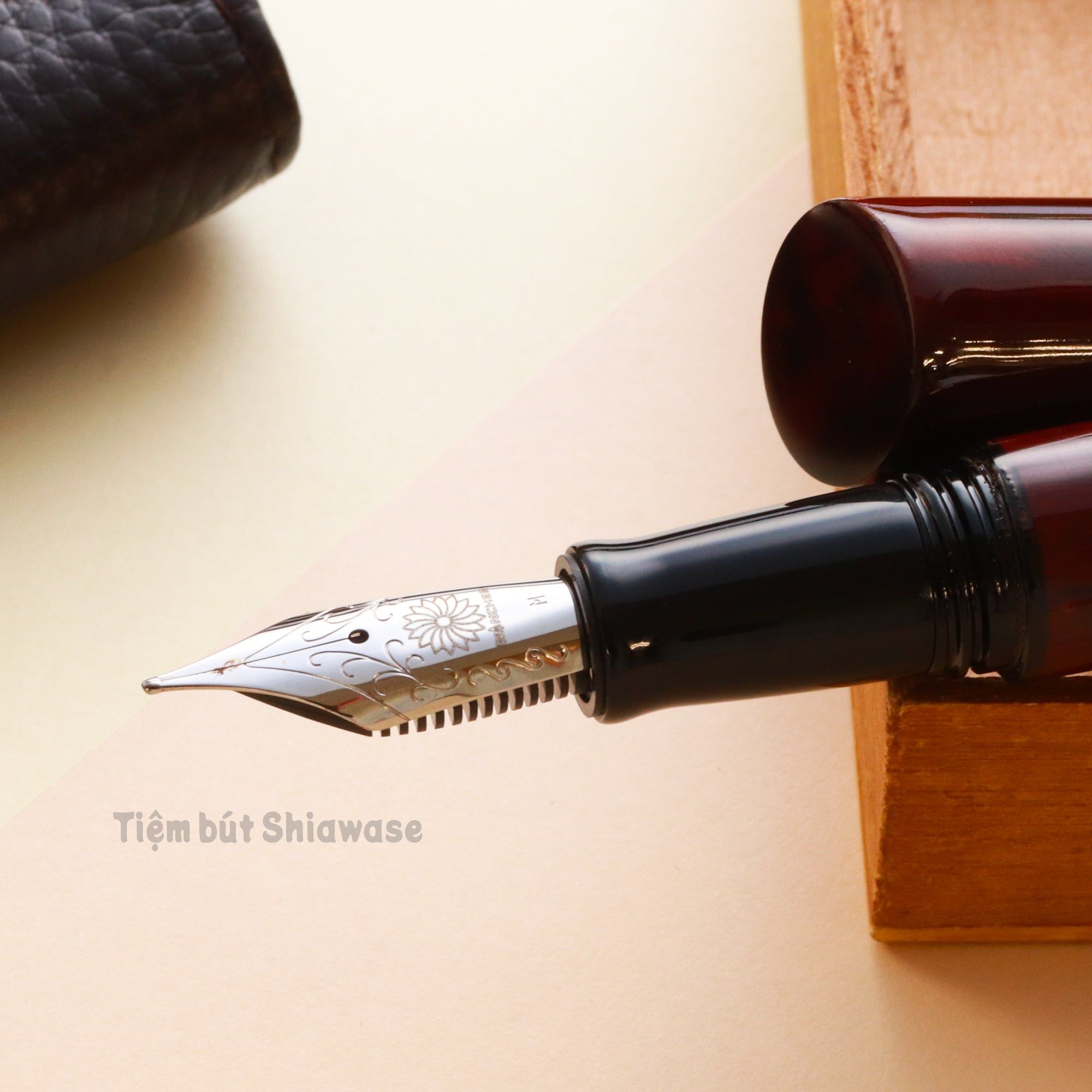 Bút Máy Wancher Sekai Aizu Urushi - Sandalwood - Gỗ Phủ Sơn Mài Trong Suốt