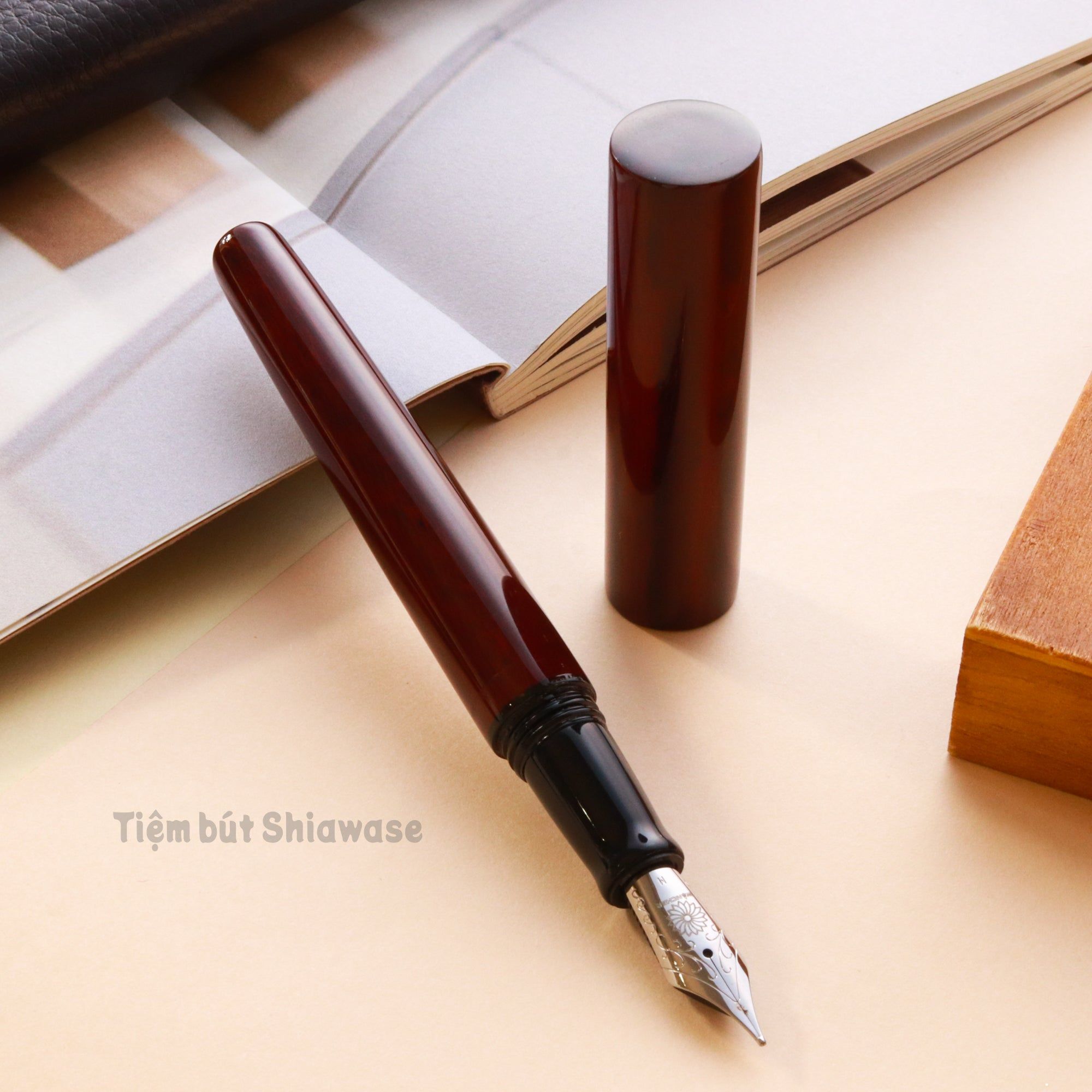 Bút Máy Wancher Sekai Aizu Urushi - Sandalwood - Gỗ Phủ Sơn Mài Trong Suốt