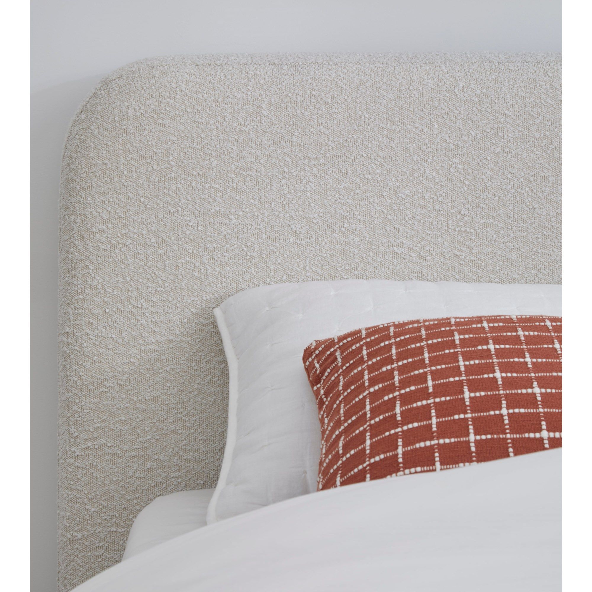 Giường ngủ bọc nệm cao cấp Pio Bed phong cách Bắc Âu Rubies House