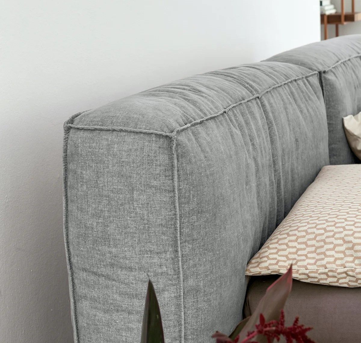 Giường ngủ bọc nệm cao cấp Lennon Bed phong cách Bắc Âu Rubies House