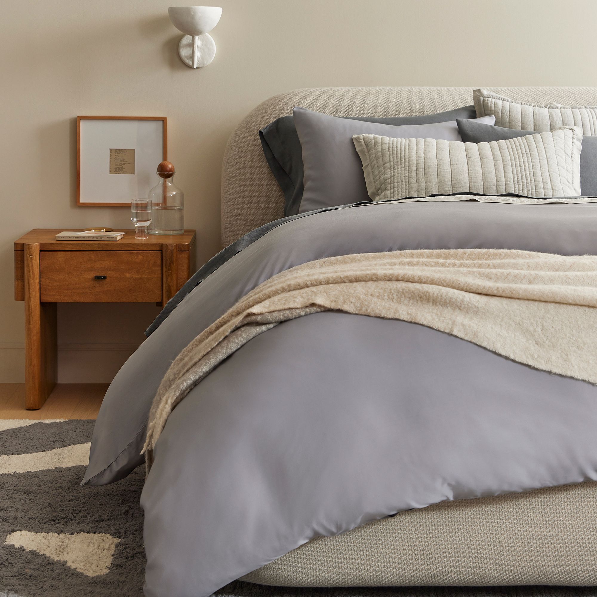 Giường ngủ bọc nệm cao cấp Pio Bed phong cách Bắc Âu Rubies House