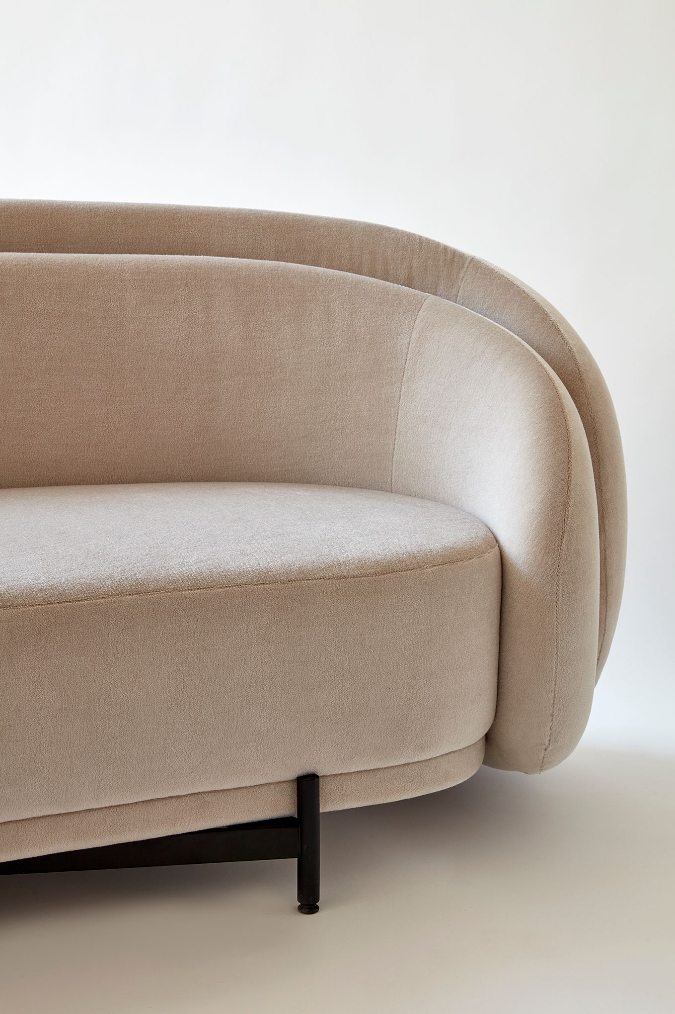 Sofa cao cấp Layered Back Bắc Âu Rubies House