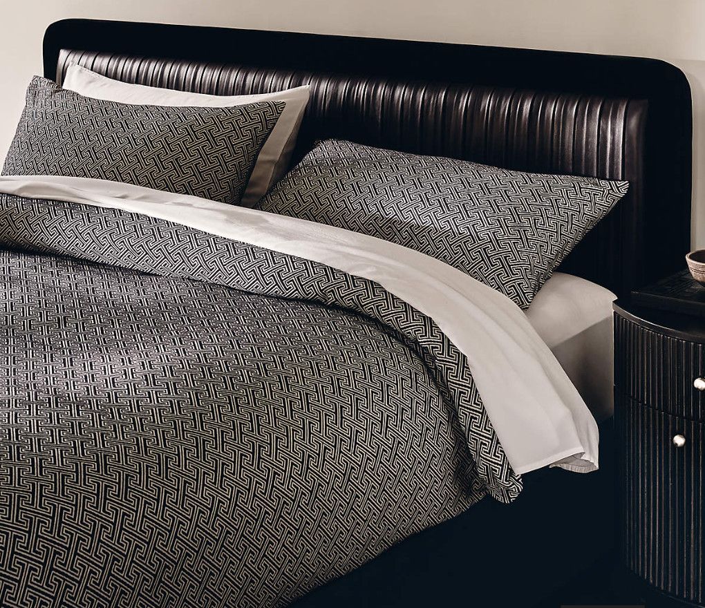 Giường ngủ bọc nệm cao cấp Claudette Bed phong cách Bắc Âu Rubies House
