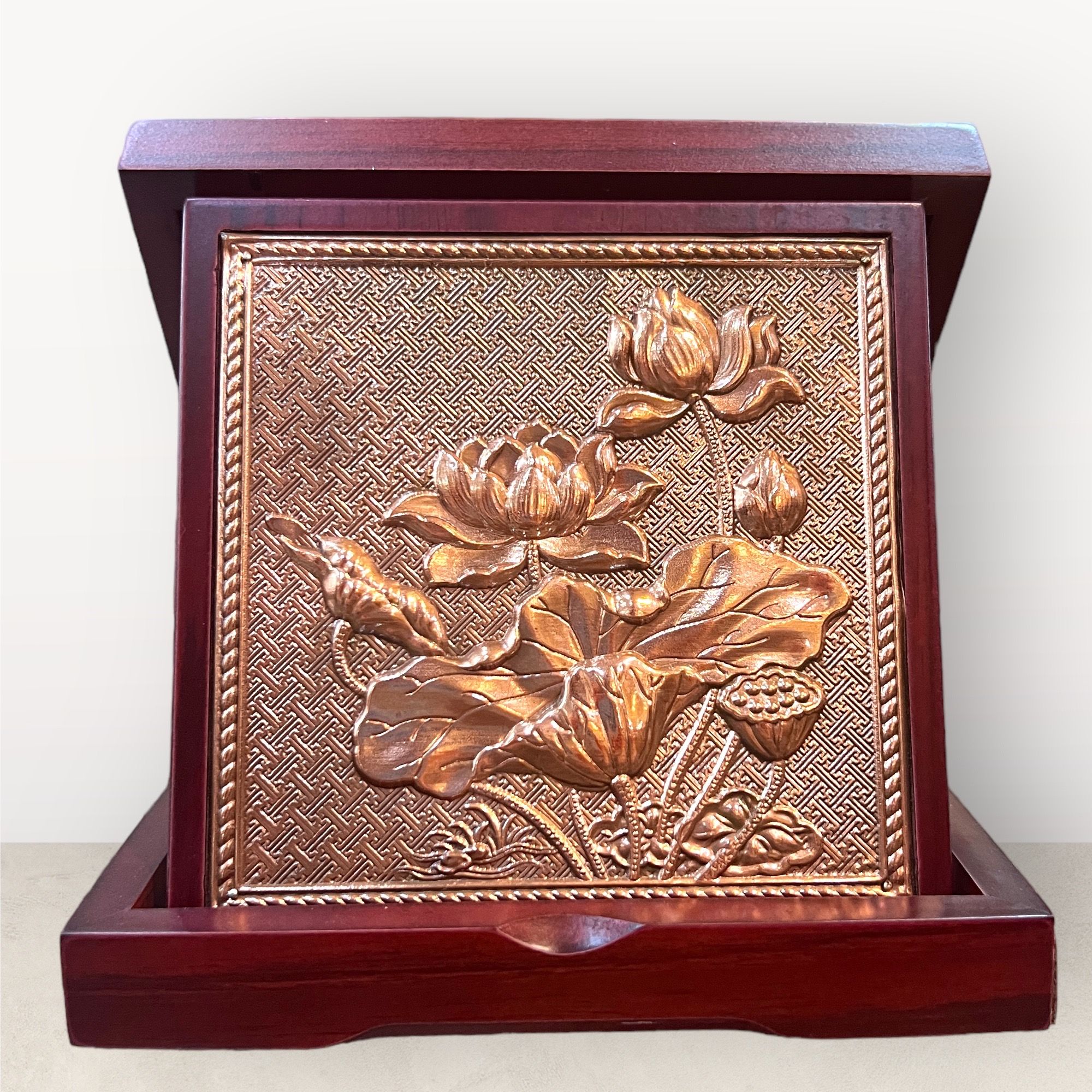  Tranh để bàn hoa sen đồng đỏ 16x16cm 