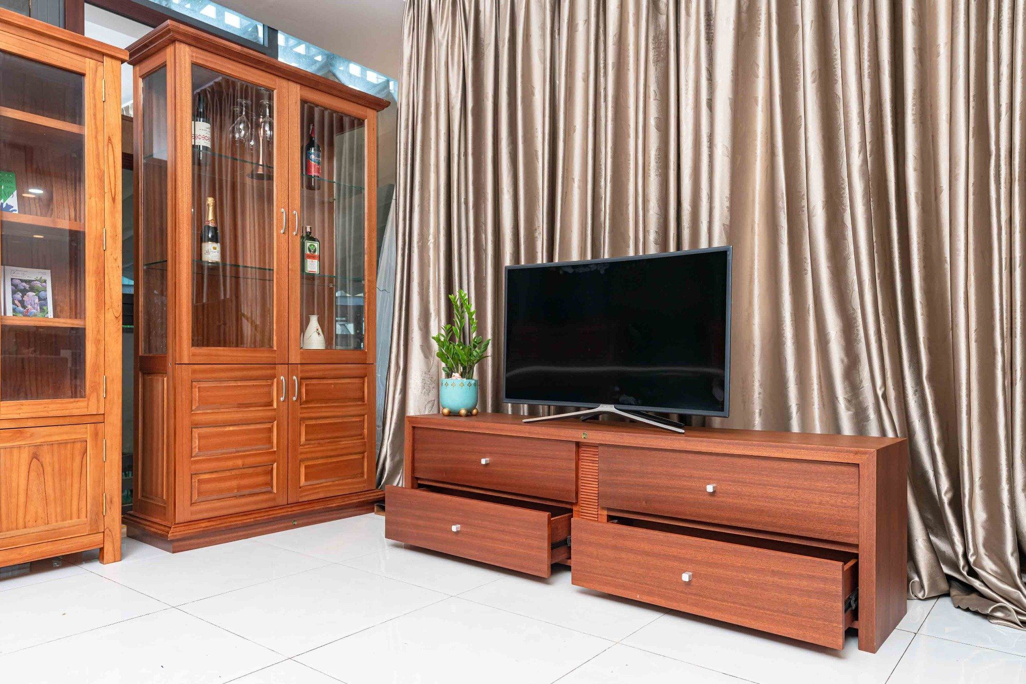KỆ TIVI HN8