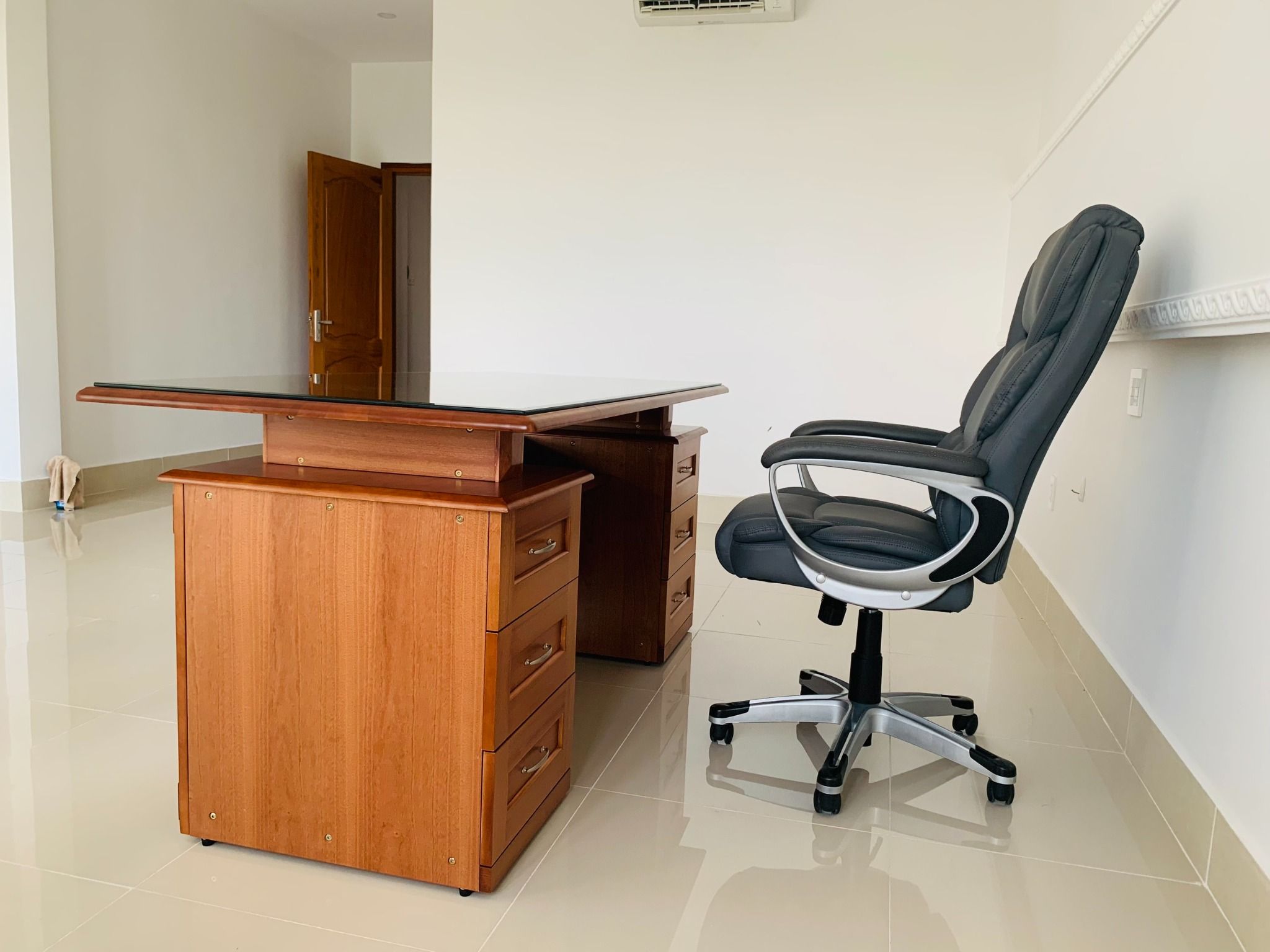BÀN GIÁM ĐỐC SG1 (1M8)