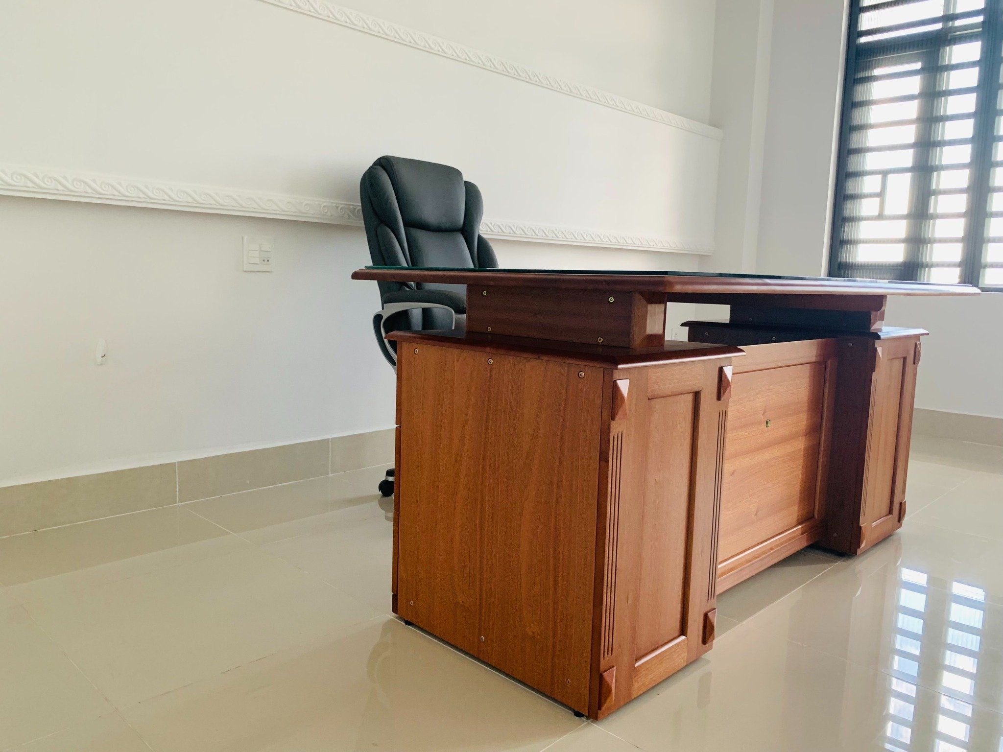 BÀN GIÁM ĐỐC SG1 (1M8)