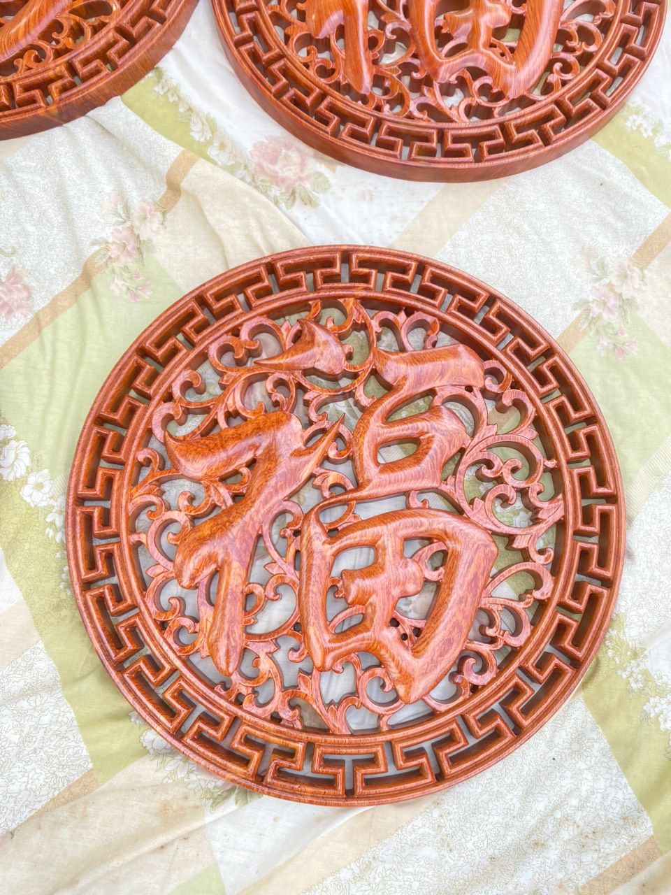 Chữ phúc gỗ hương