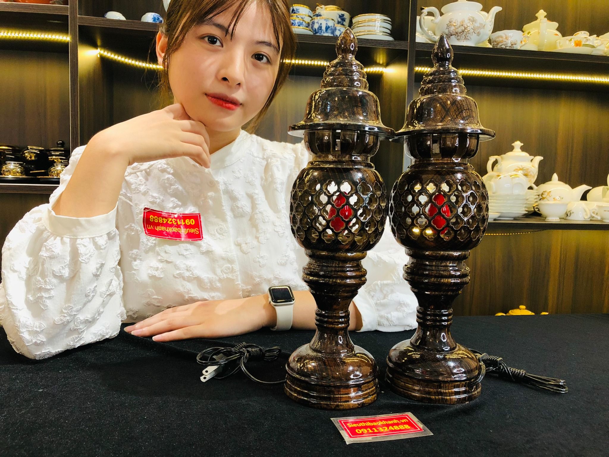 Cặp Đèn Thờ Gỗ Mun Hoa Cao Cấp