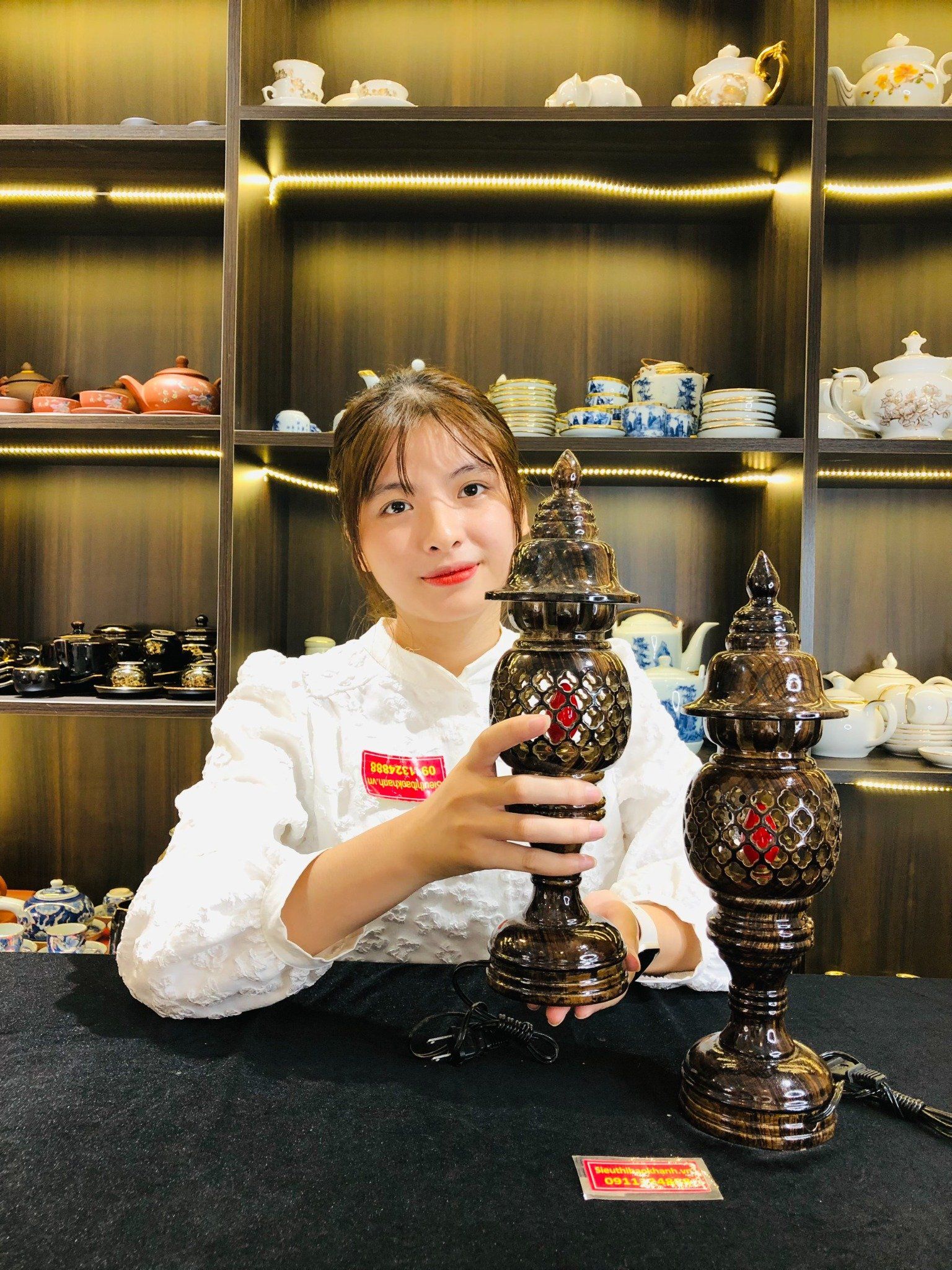 Cặp Đèn Thờ Gỗ Mun Hoa Cao Cấp