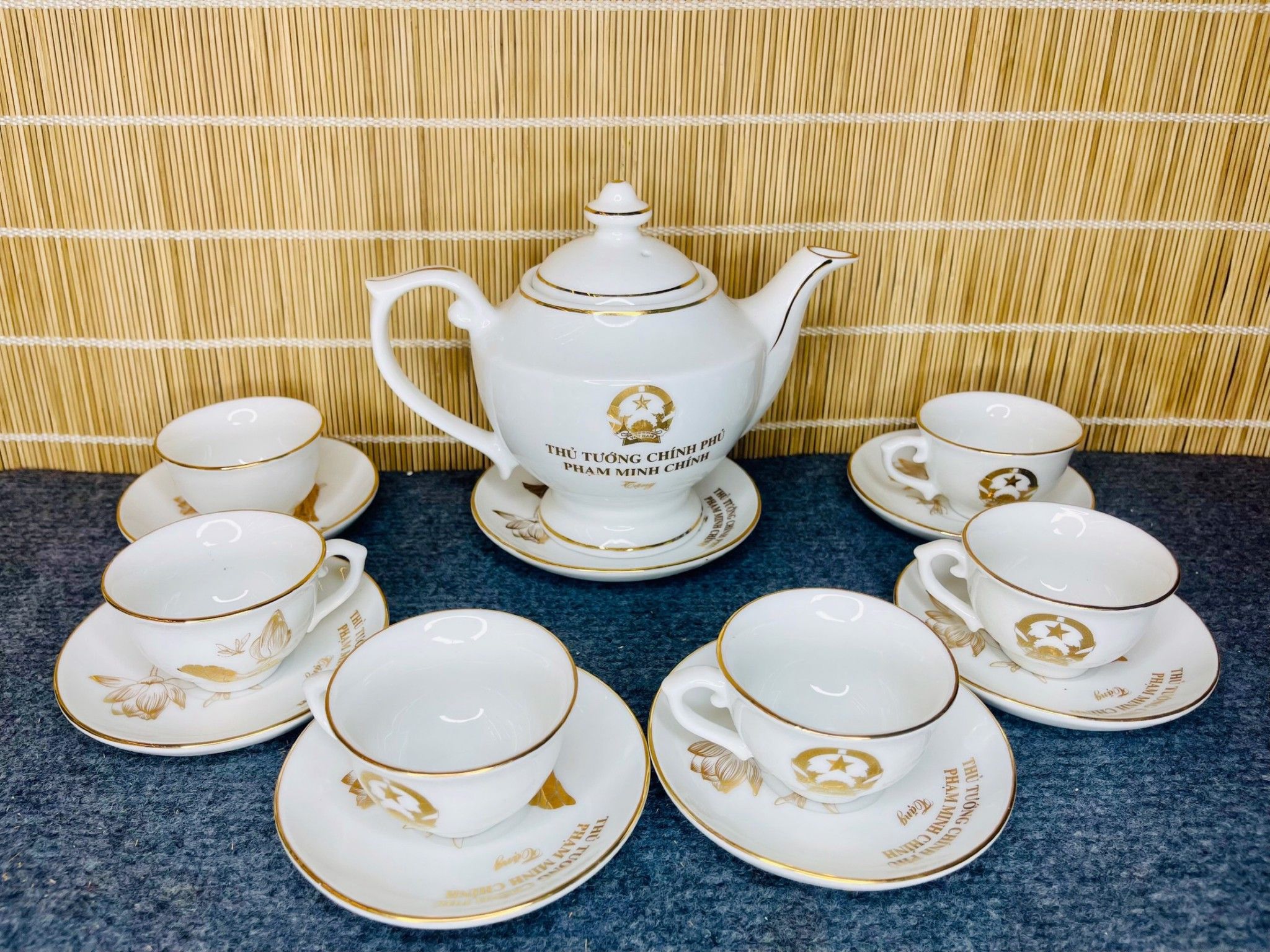 BỘ ẤM CHÉN THỦ TƯỚNG