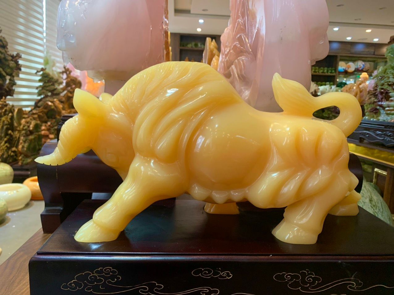 Bò tót biểu tượng cho sức mạnh và thành công