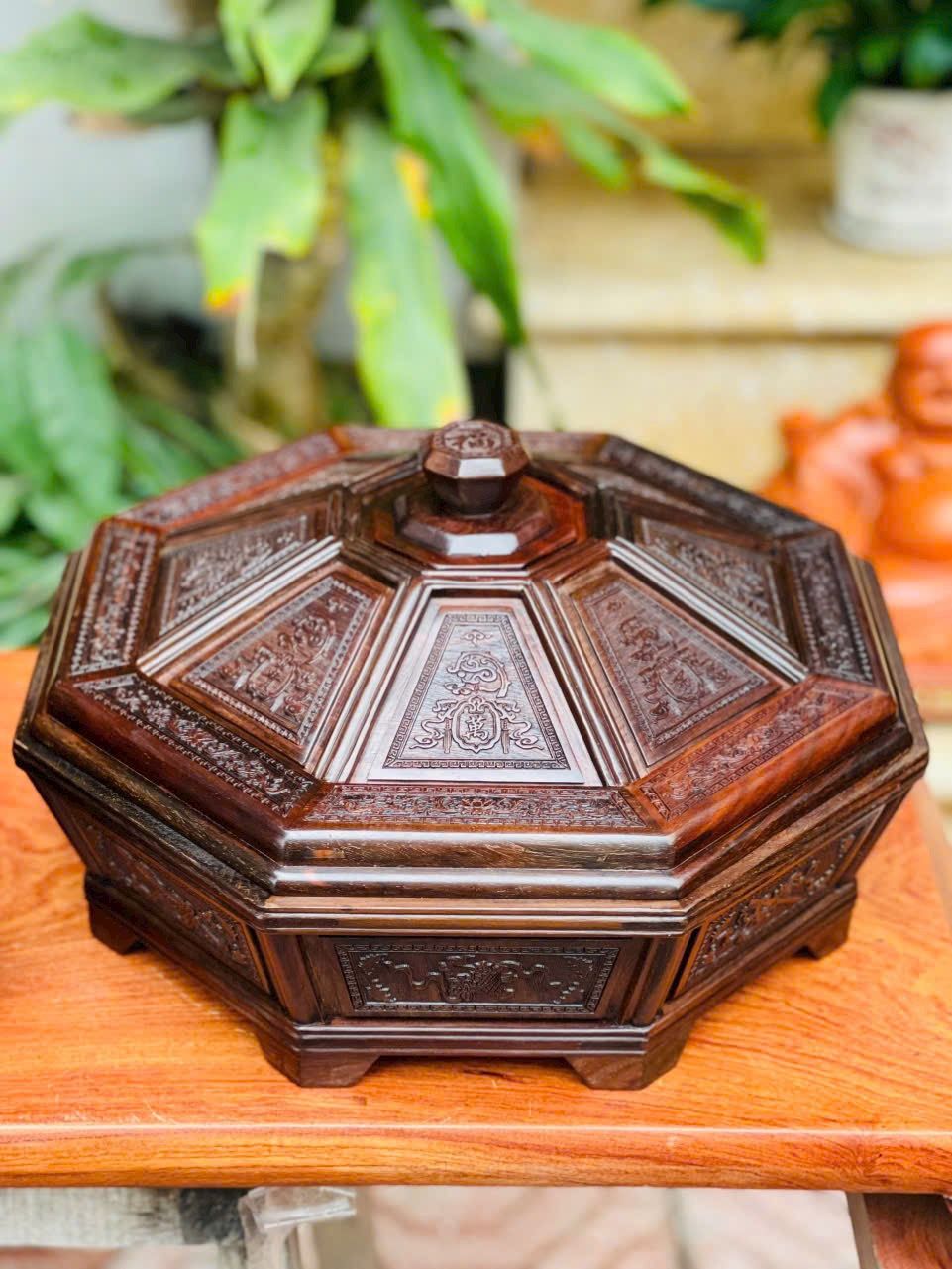 Hộp đựng bánh kẹo gỗ trắc 9 ngăn hàng mộng tàu sịn