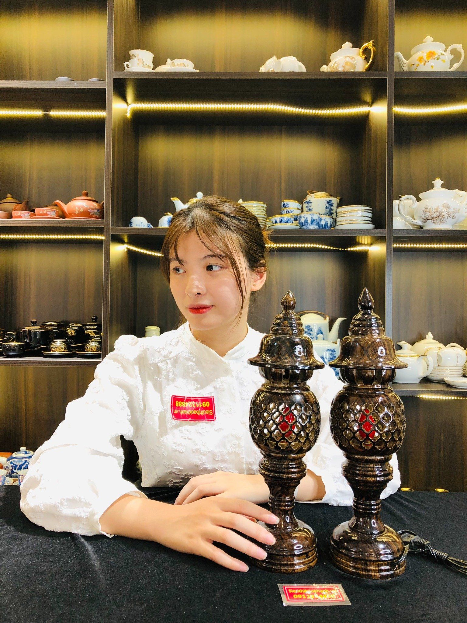 Cặp Đèn Thờ Gỗ Mun Hoa Cao Cấp