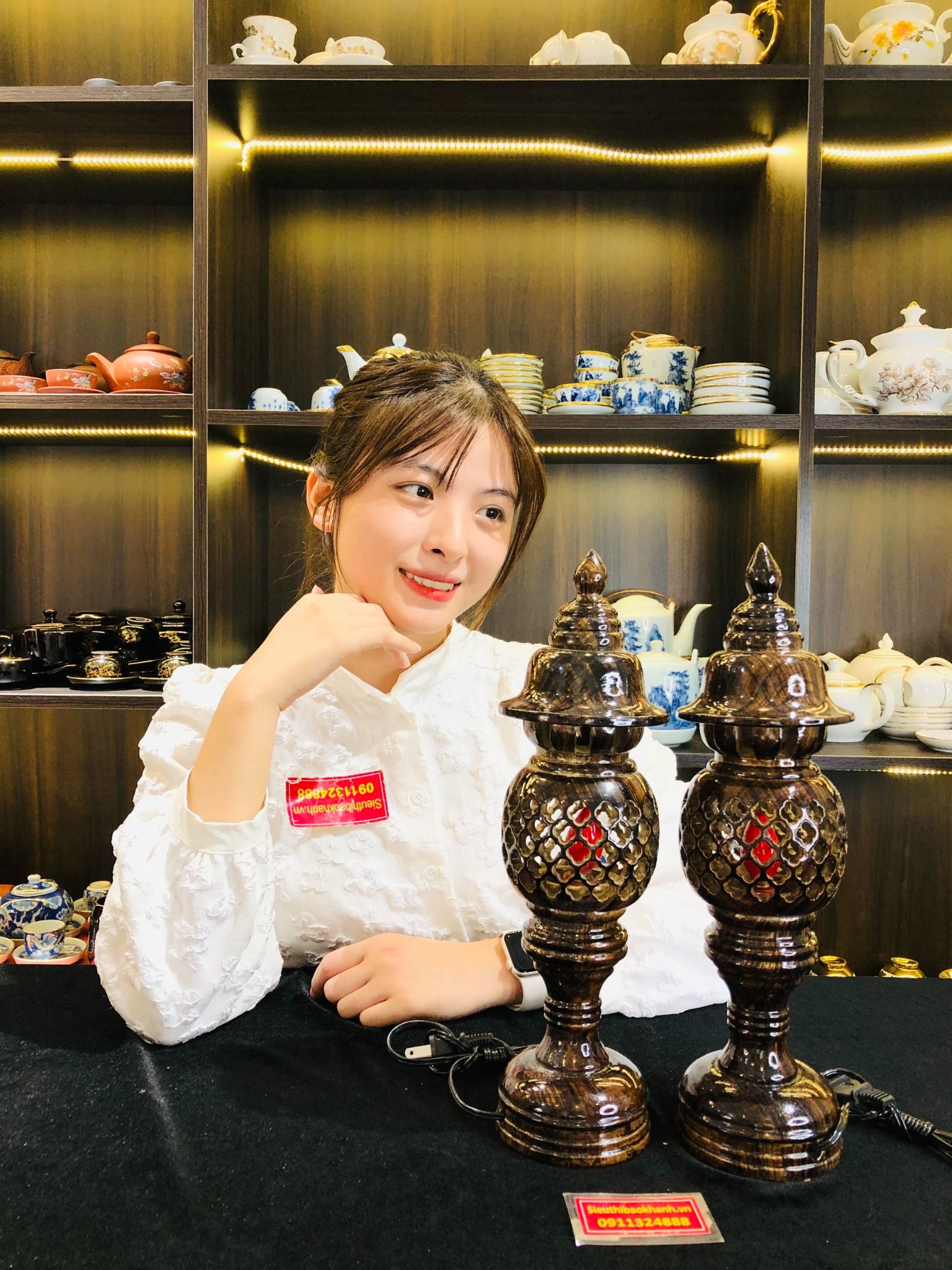 Cặp Đèn Thờ Gỗ Mun Hoa Cao Cấp