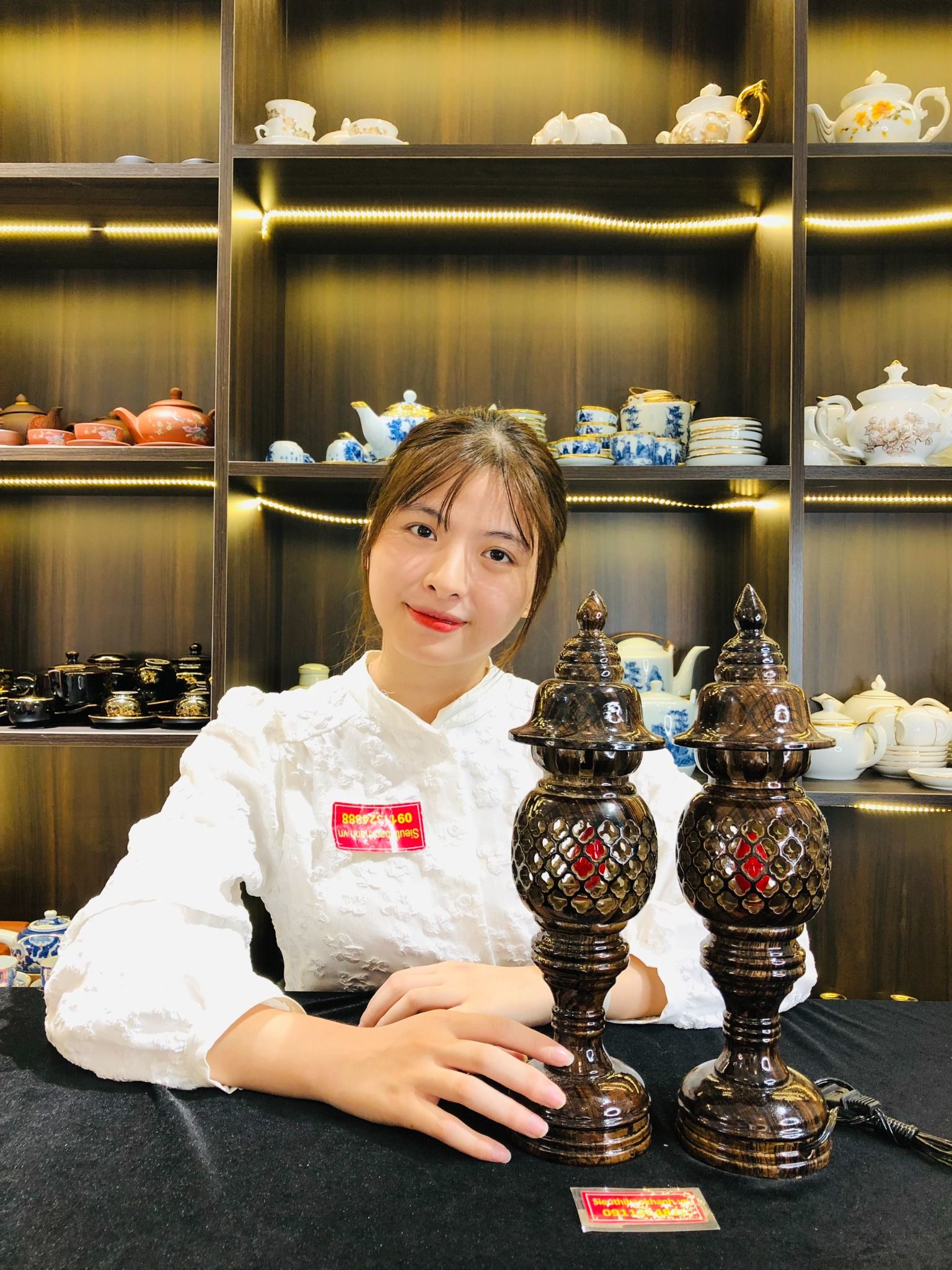 Cặp Đèn Thờ Gỗ Mun Hoa Cao Cấp