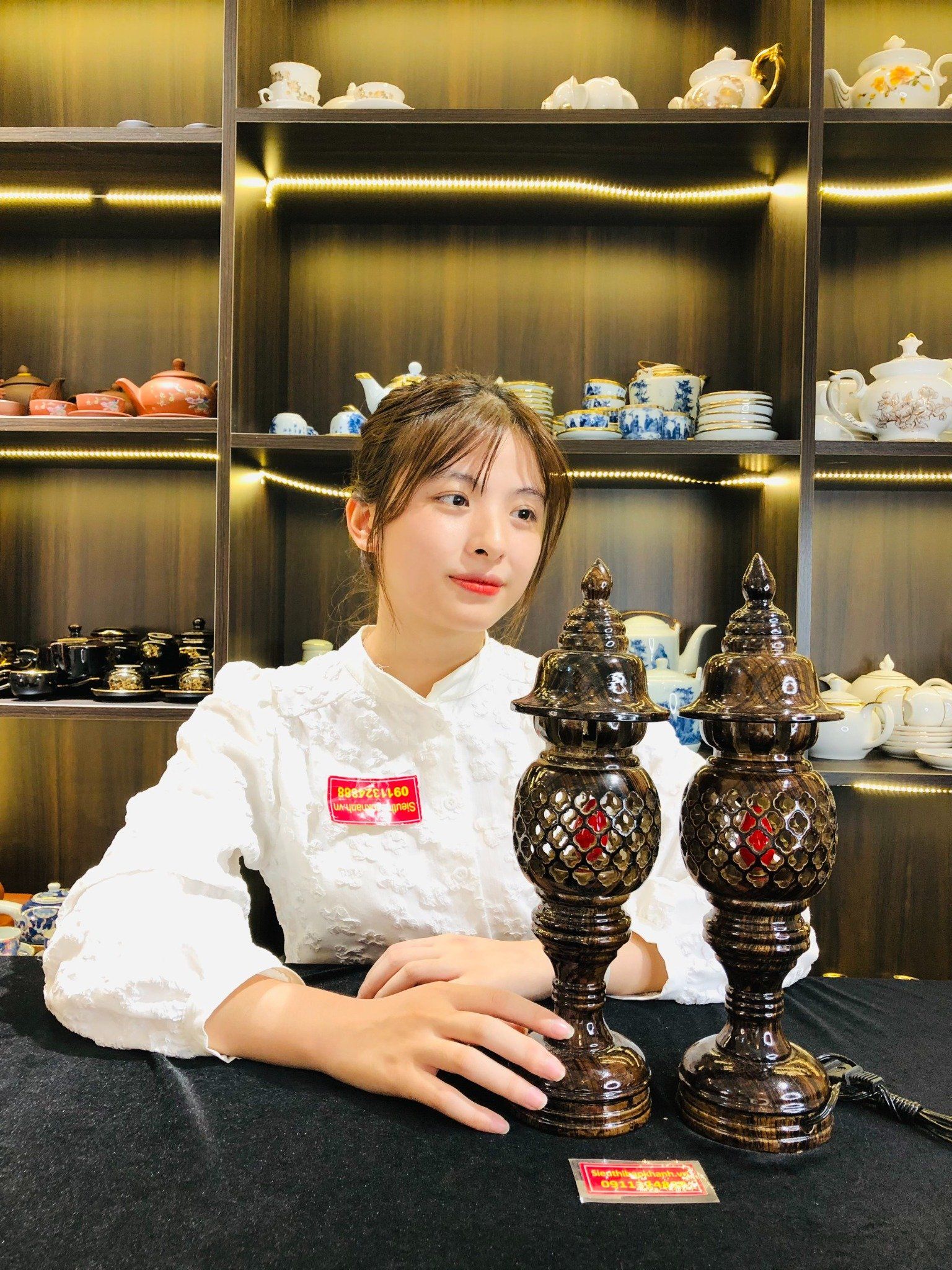 Cặp Đèn Thờ Gỗ Mun Hoa Cao Cấp