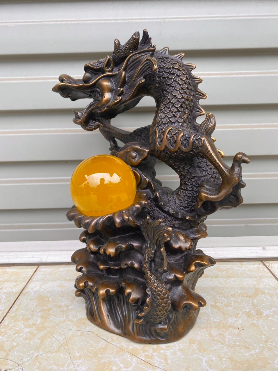 R-ỒNG PHUN CHÂU. NHẢ NGỌC
