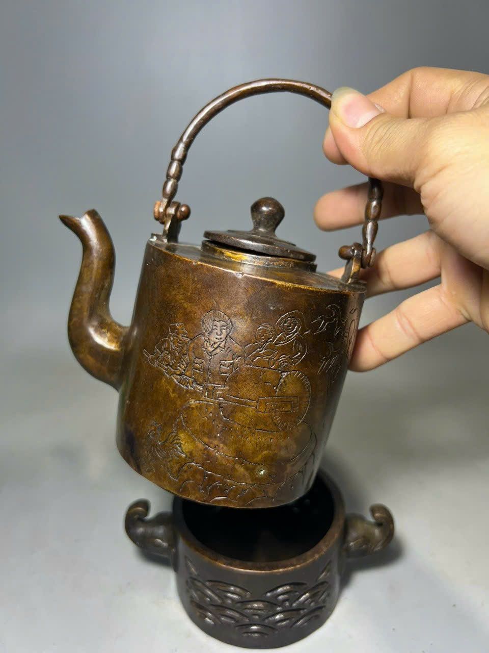 Bình Ấm Trà Bằng Đồng Hoạ Tiết Đầu Bếp Phong Cách Cổ Xưa