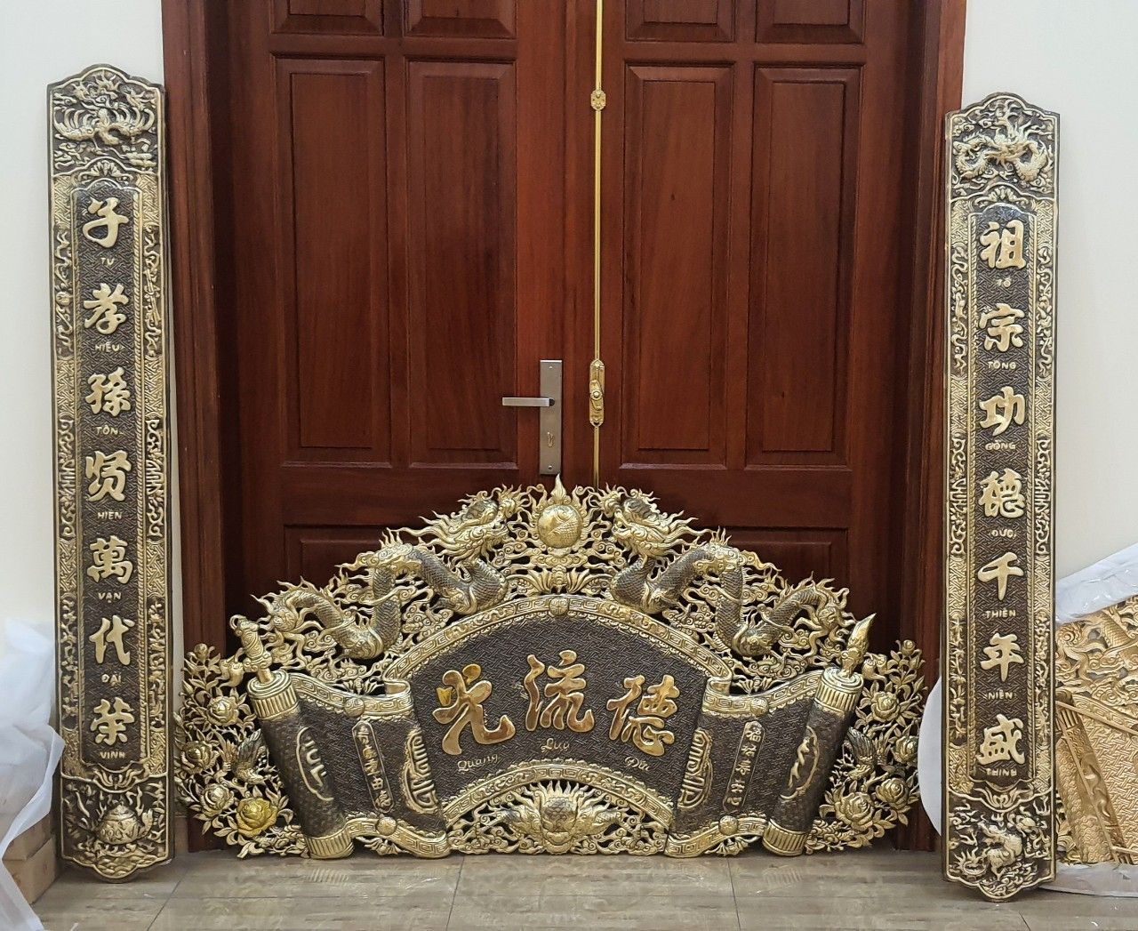 HOÀNH PHI ,CUỐN THƯ CÂU ĐỐI BẰNG ĐỒNG