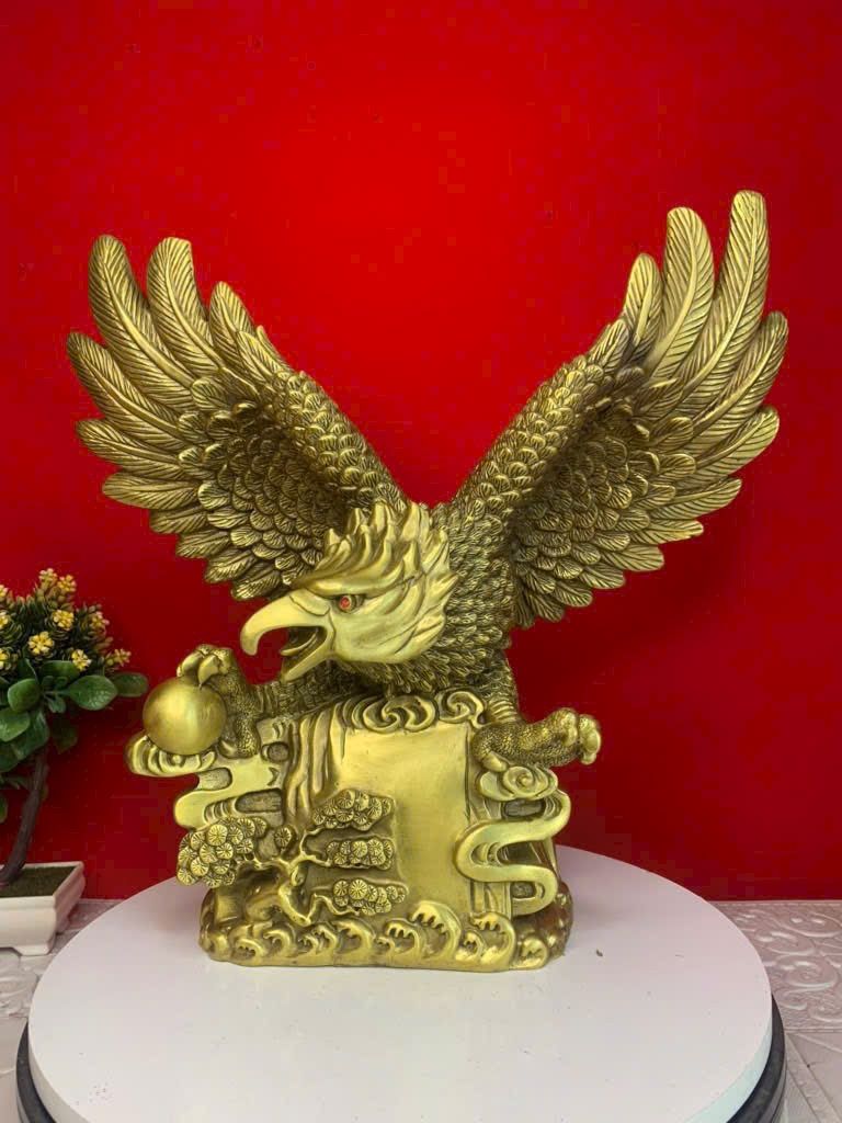 Tượng Đại Bàng Phong Thuỷ Tung Cánh Bằng Đồng Vàng Cao 30cm