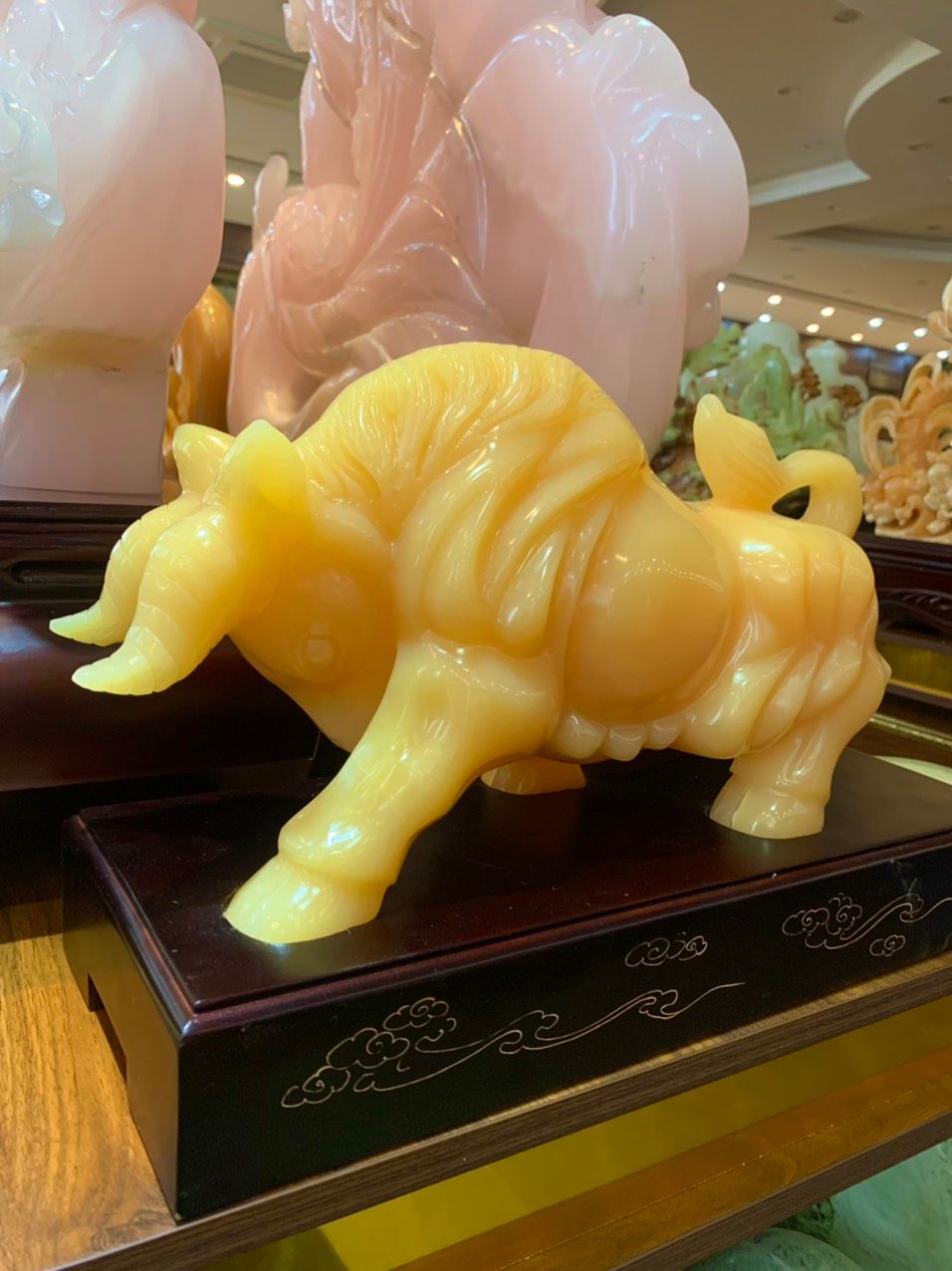 Bò tót biểu tượng cho sức mạnh và thành công