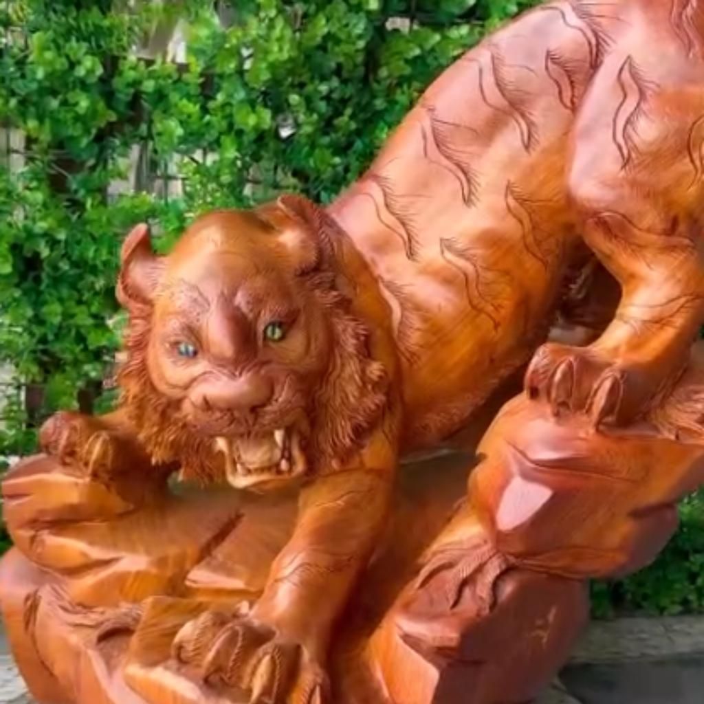 Chúa sơn lâm Gỗ hương ta BKWOVN-9034