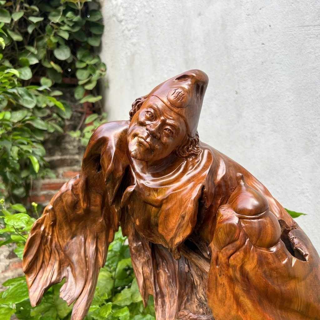 Cụ tế công gỗ bách xanh BKWOVN-9172