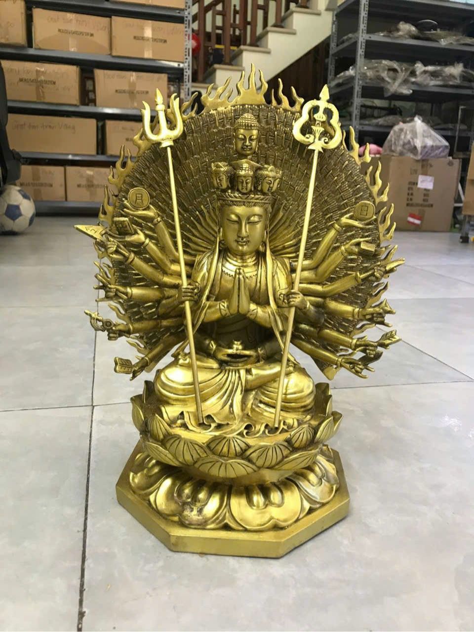 Tượng Phật Bà Thiên Thủ Thiên Nhãn (Nghìn Tay Nghìn Mắt) Bằng Đồng Vàng