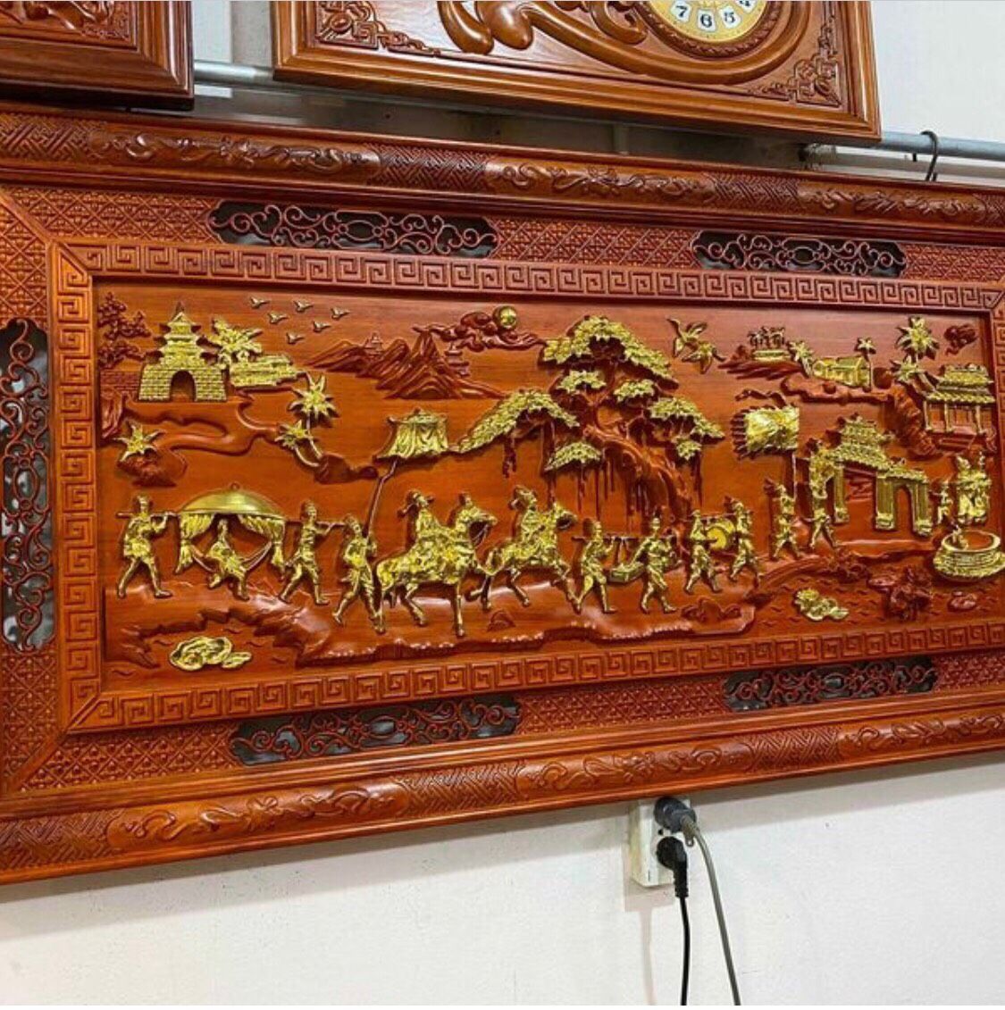 Tranh Gỗ Hương Vinh Quy Bái Tổ Dát Vàng Kích Thước 237*117*6 Cm Gỗ Hương Đỏ