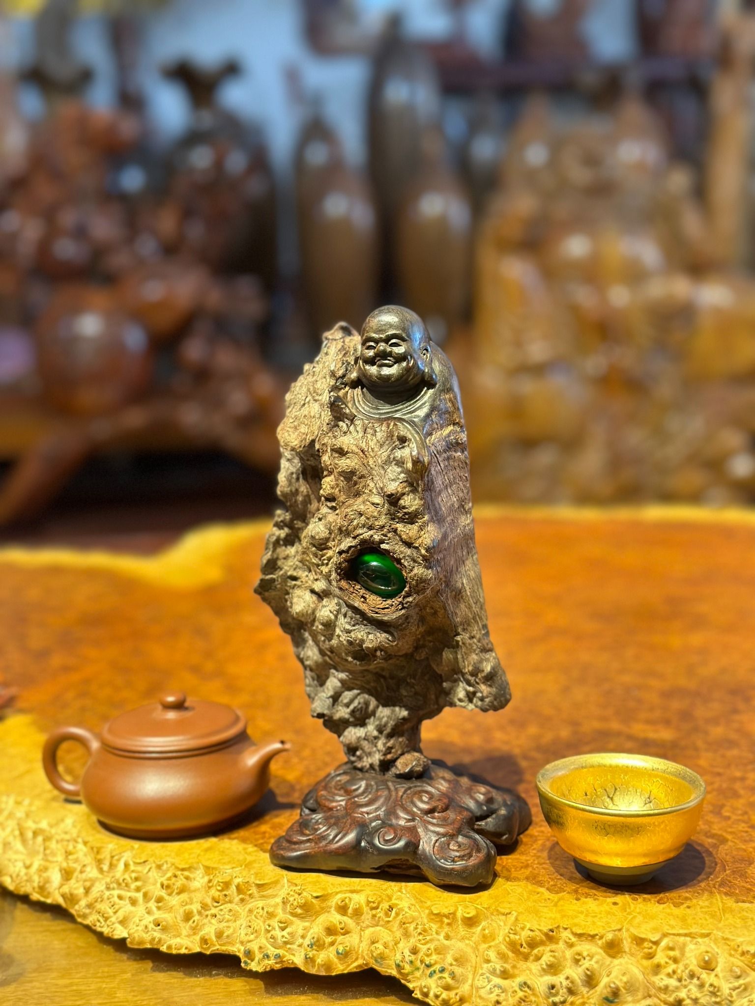 Tượng Gỗ Nu Trắc Di Lặc - Biểu Tượng Sự Hòa Hợp và Hạnh Phúc