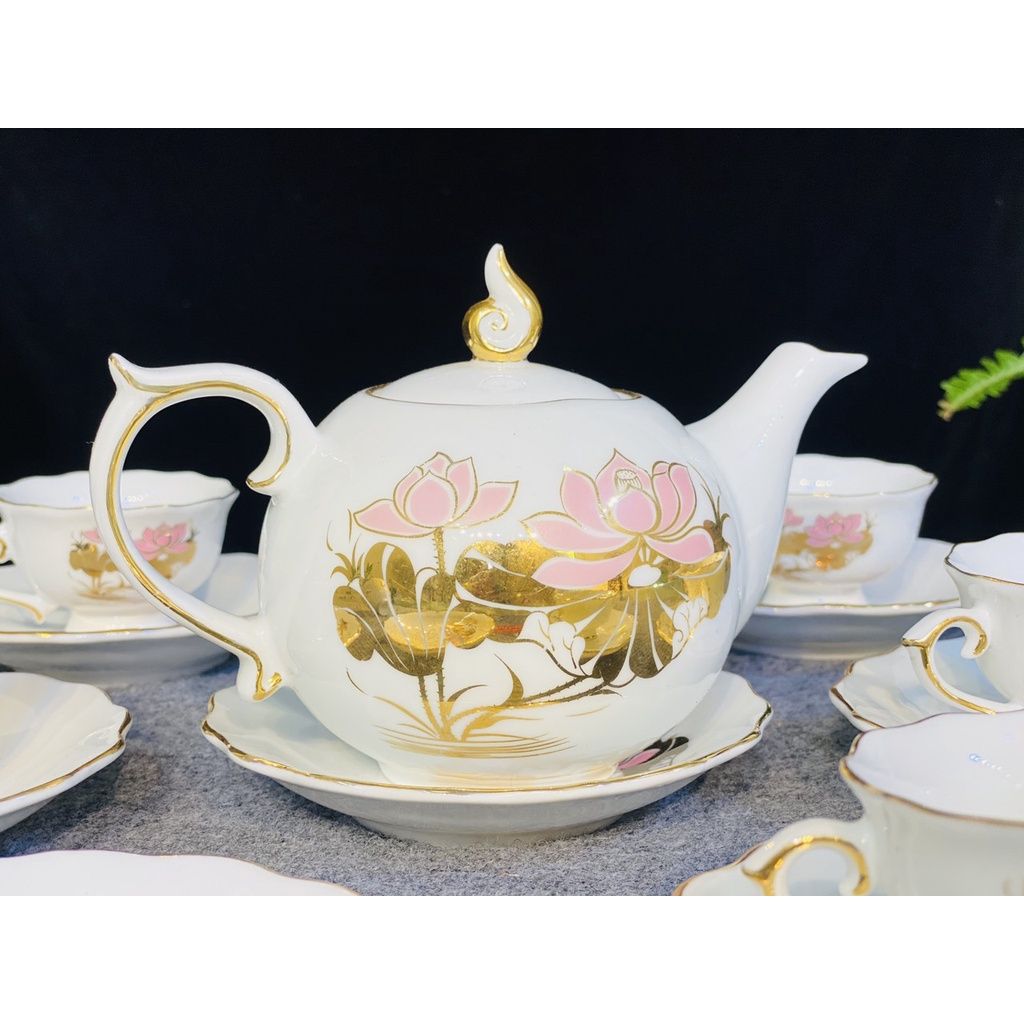 Bộ ấm chén men kem họa tiết hoa sen vẽ tay
