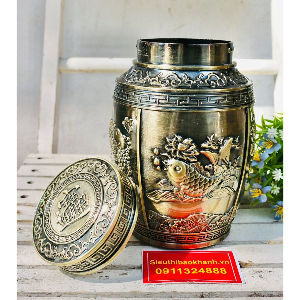 Hộp đựng chè đồng họa tiết lí ngư (cao 18cm)
