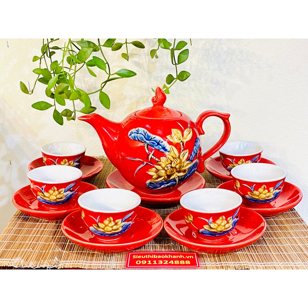 Bộ ấm chén men đỏ vẽ bông sen nổi độc đáo
